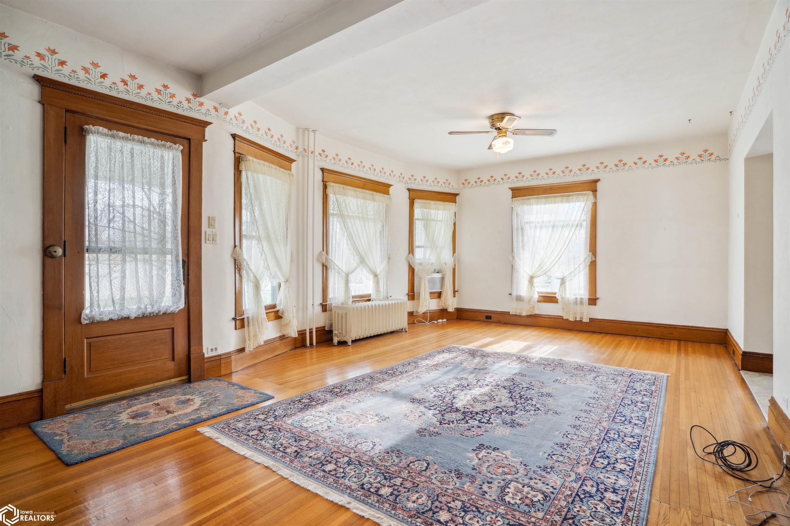 402 E Monroe Street, Mount Pleasant, Iowa image 4