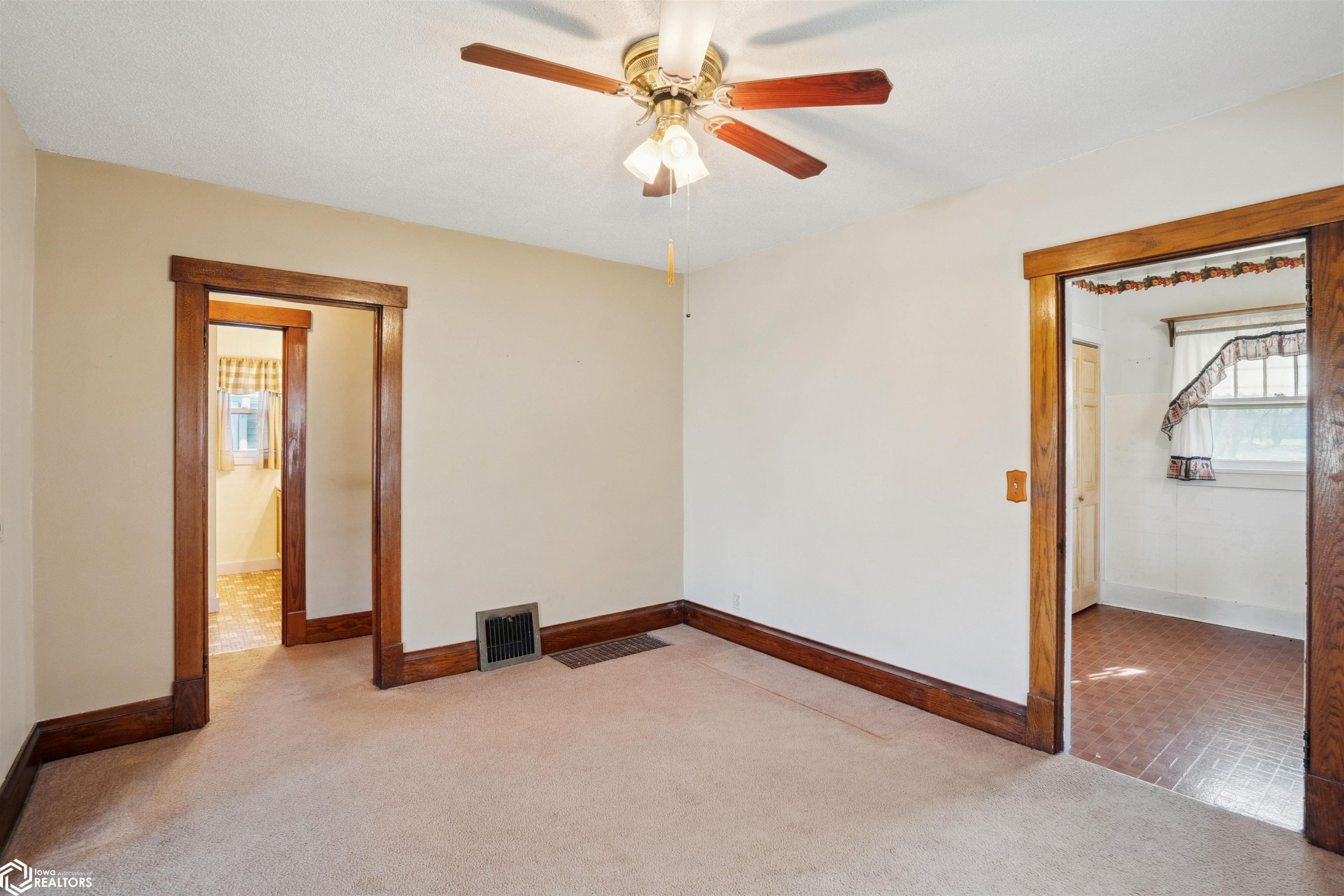 105 N 11th Street, Marshalltown, Iowa image 13