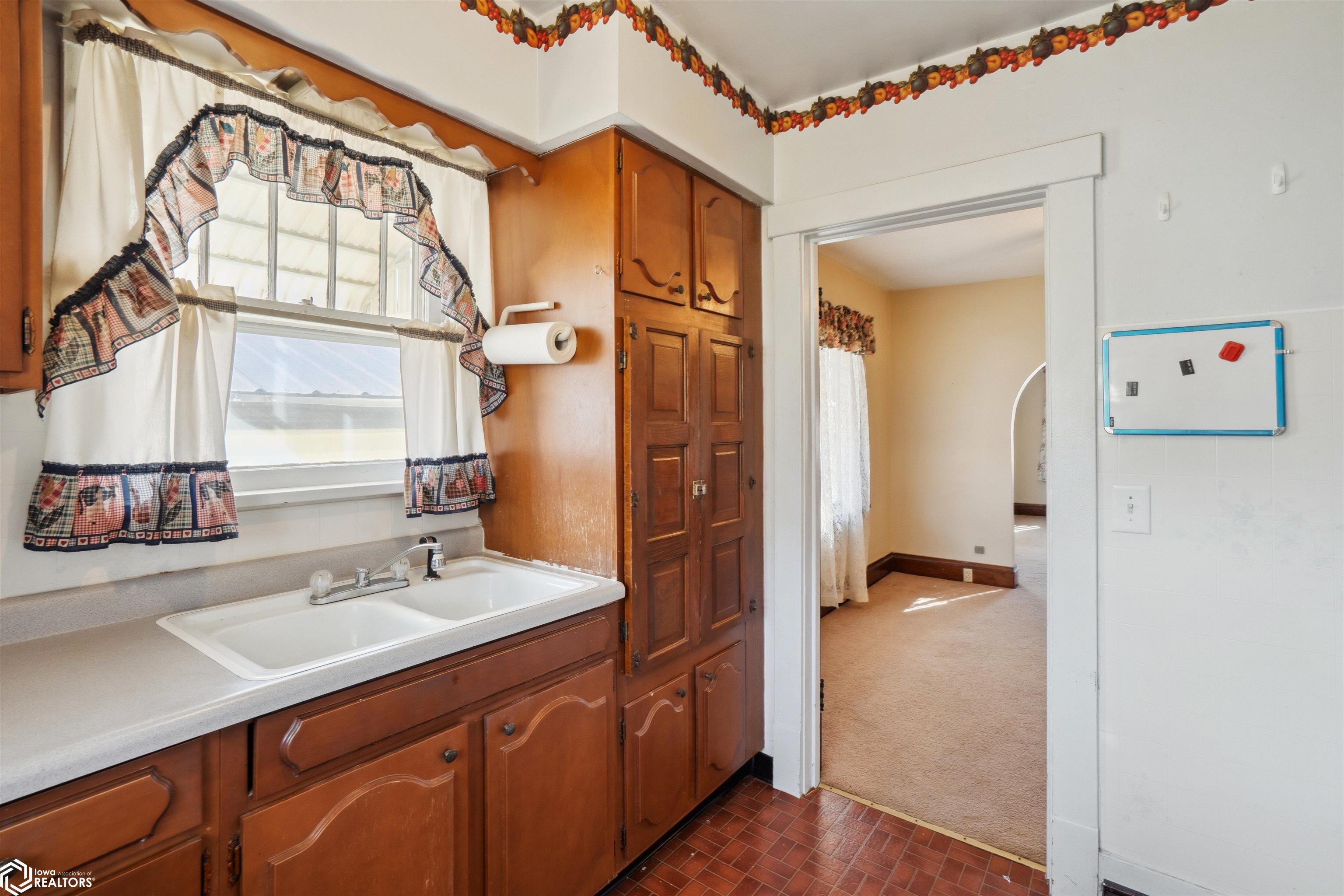 105 N 11th Street, Marshalltown, Iowa image 16