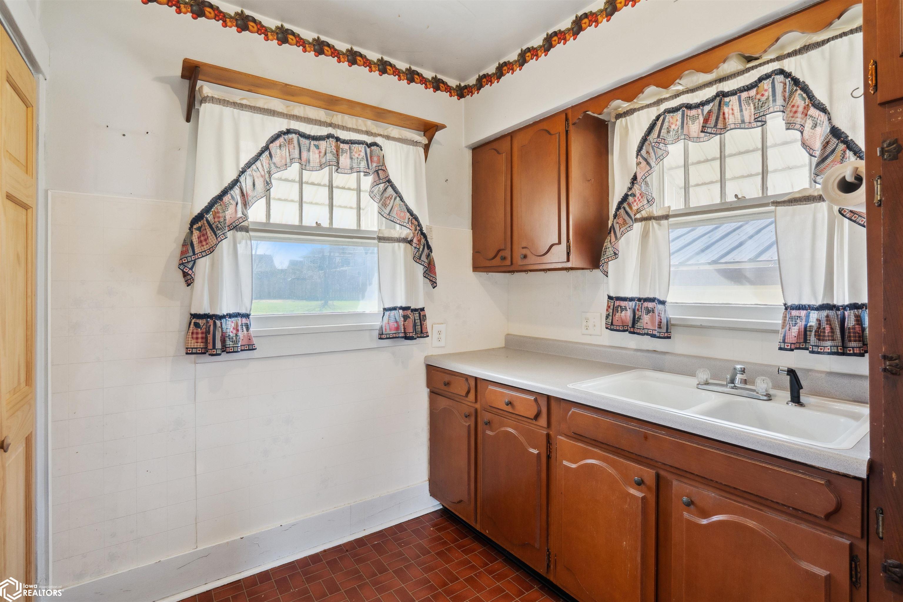 105 N 11th Street, Marshalltown, Iowa image 17