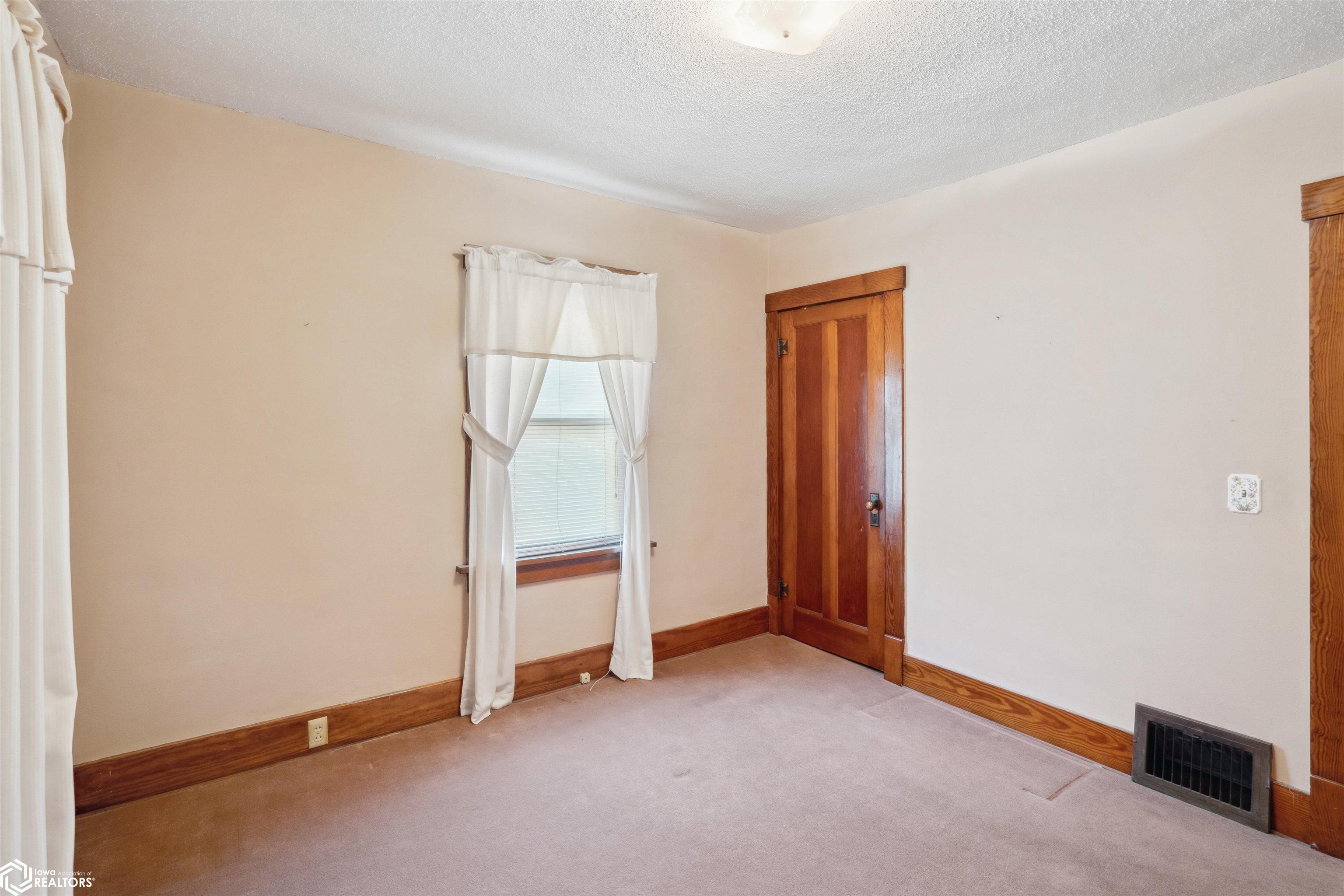 105 N 11th Street, Marshalltown, Iowa image 19