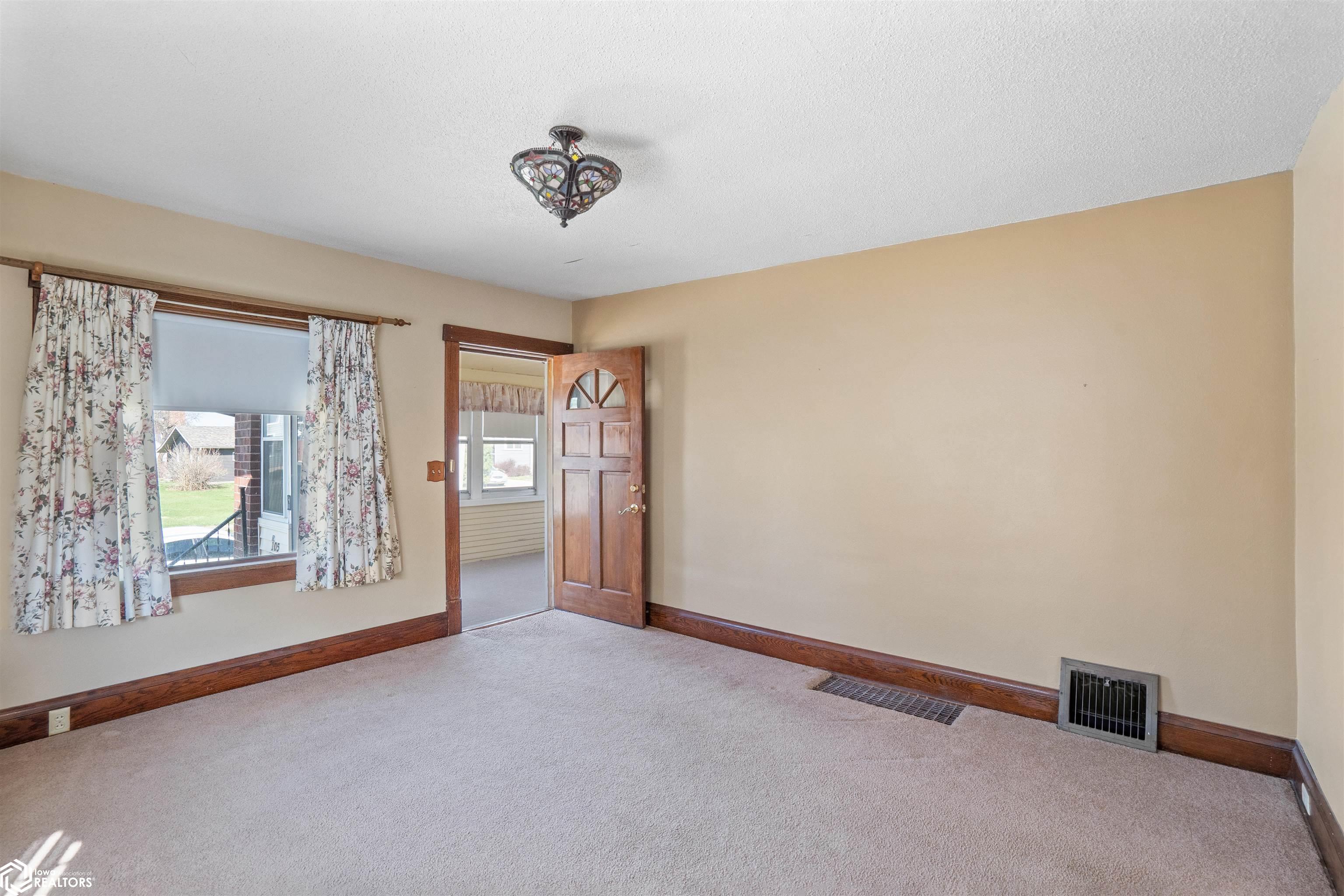 105 N 11th Street, Marshalltown, Iowa image 9