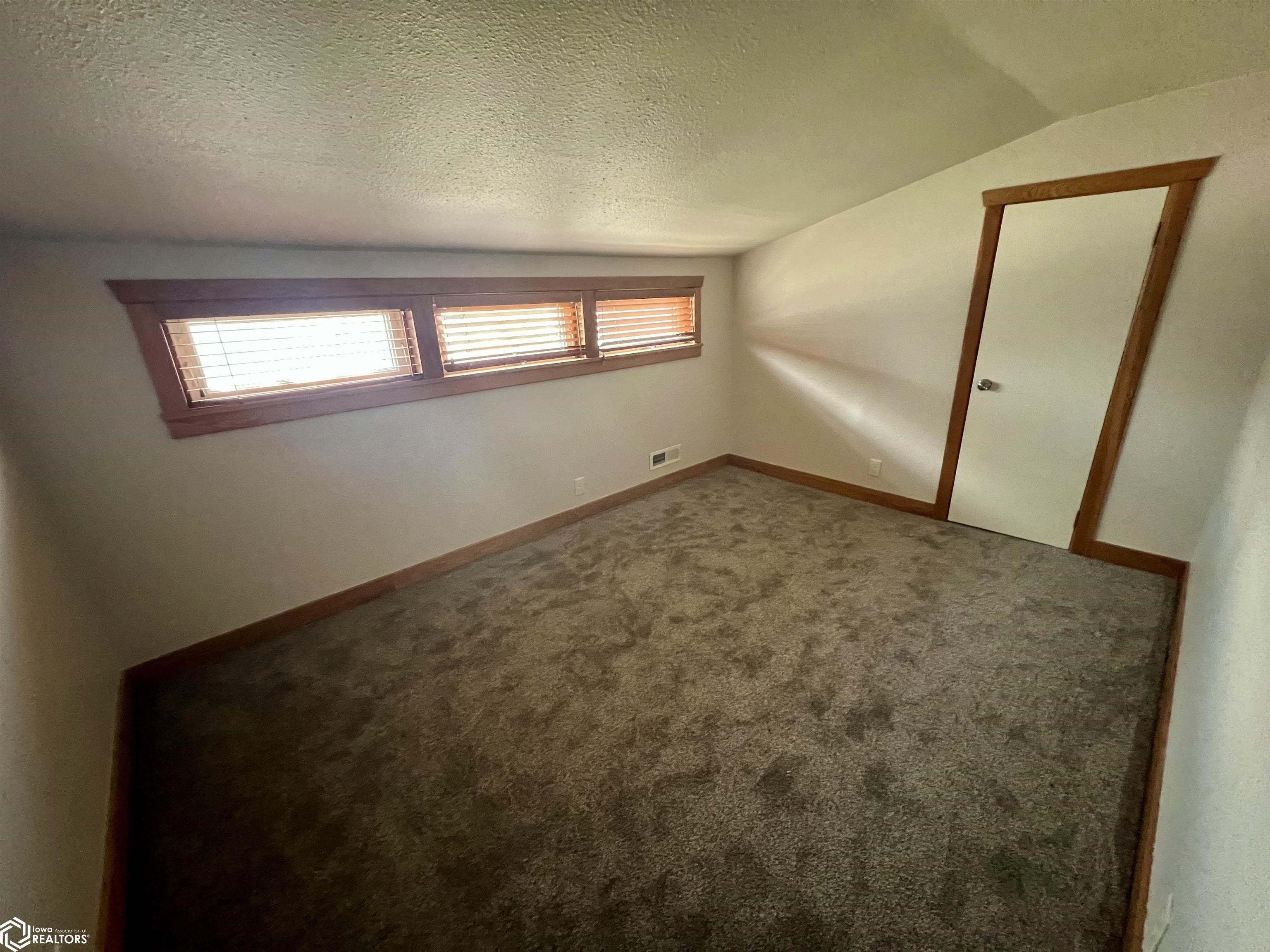 903 E Burlington Avenue, Fairfield, Iowa image 22