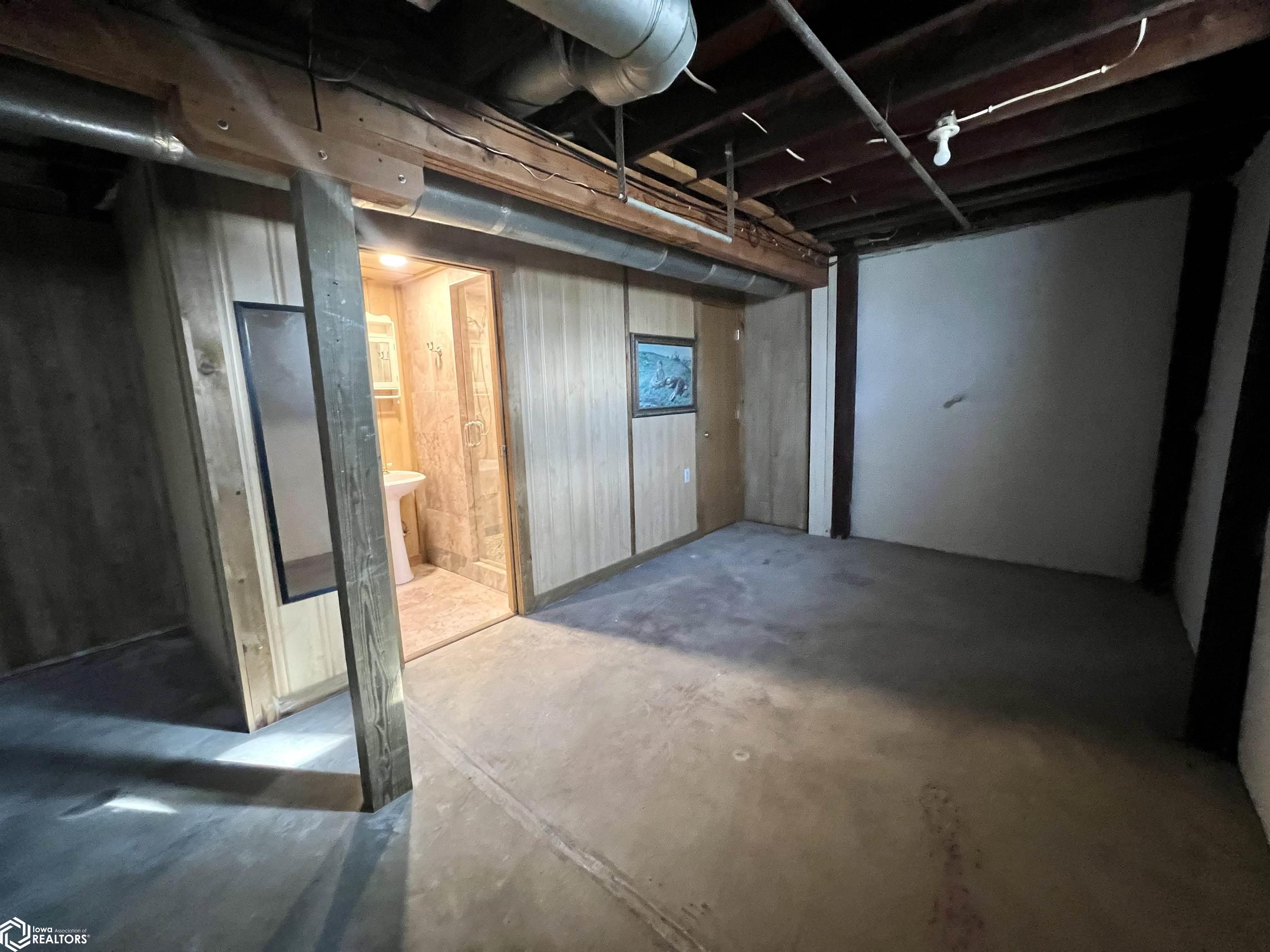 903 E Burlington Avenue, Fairfield, Iowa image 27