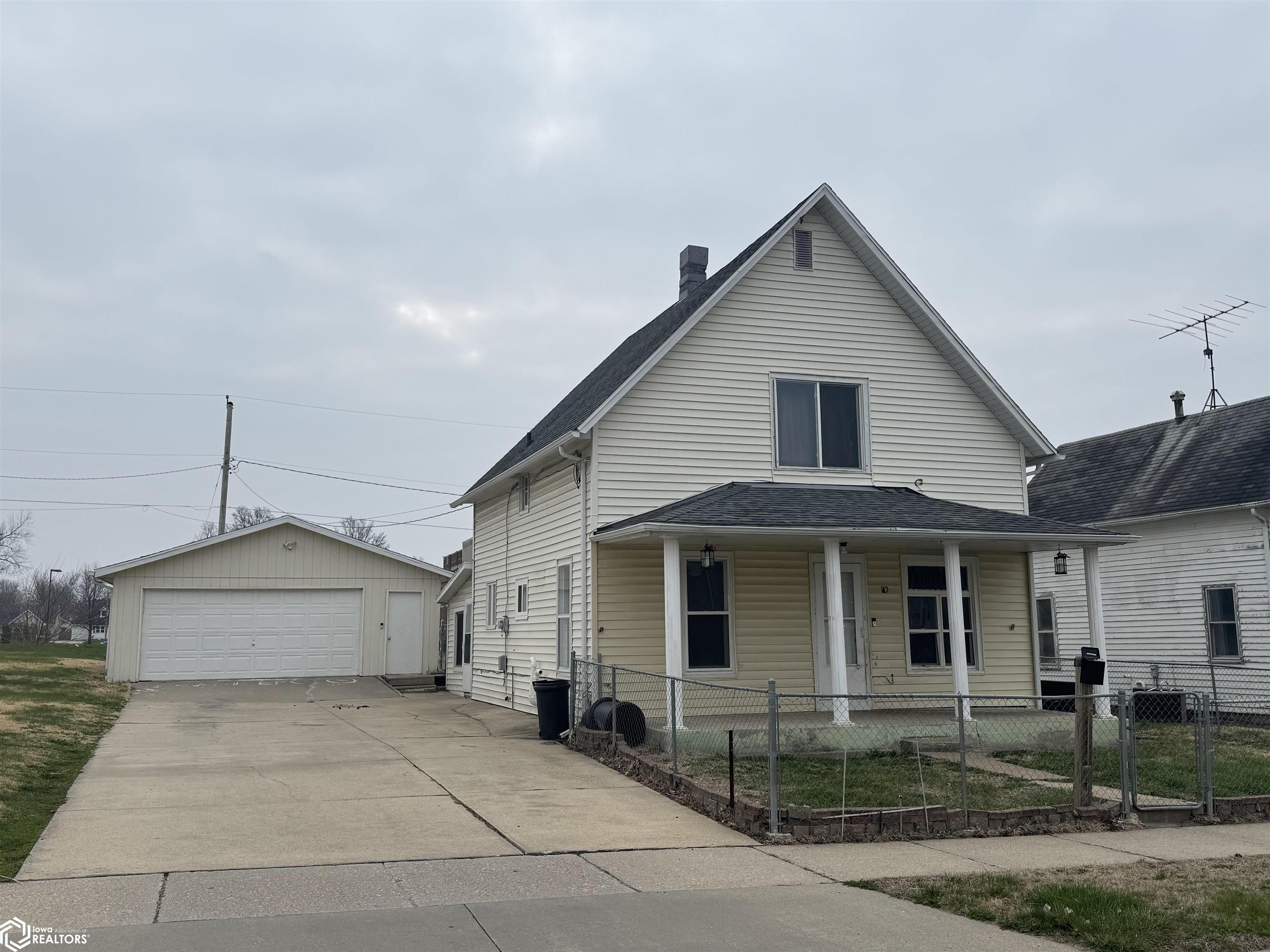 110 S 12th Street, Marshalltown, Iowa image 1