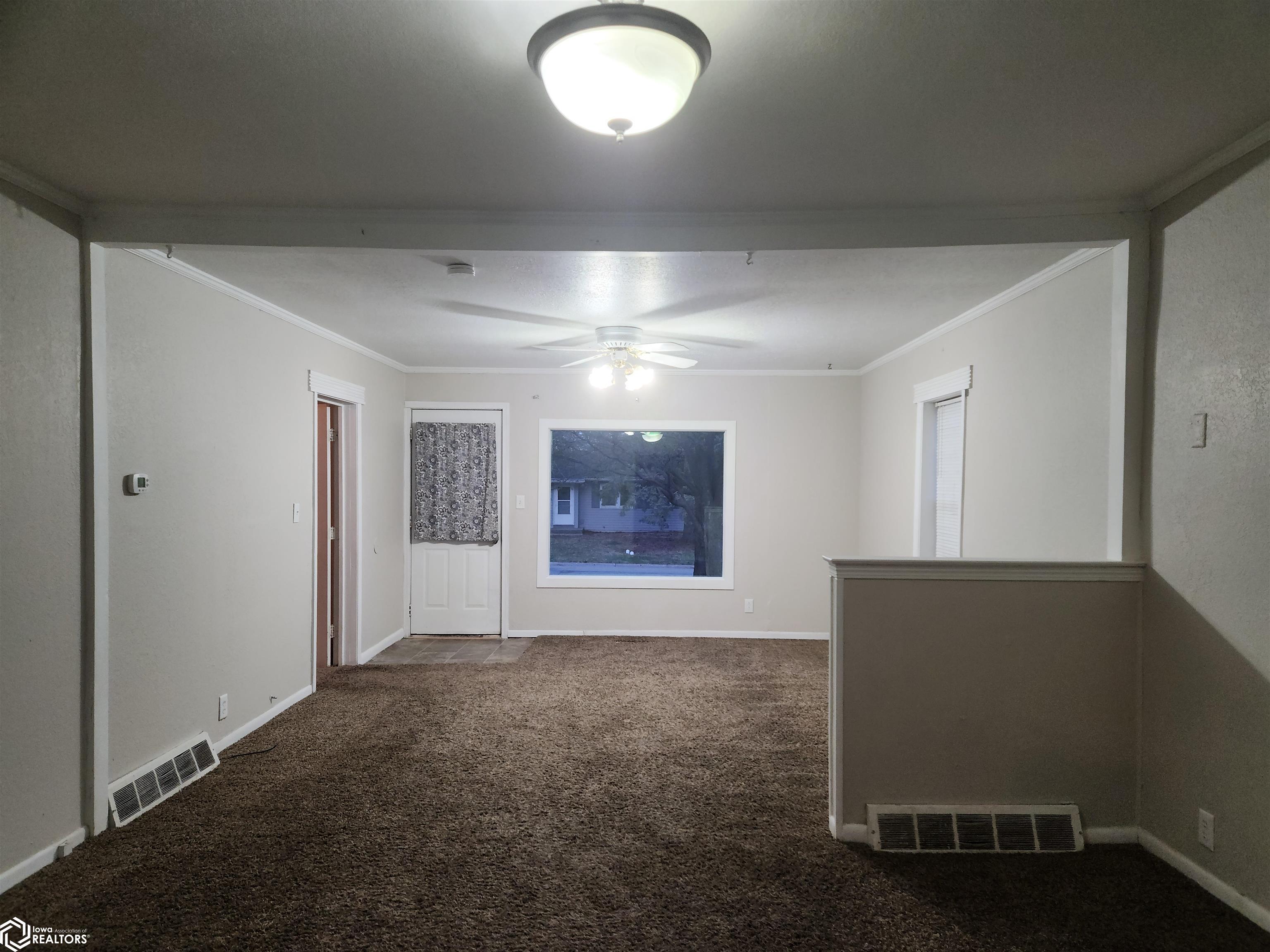 321 E 9th Street, Newton, Iowa image 11