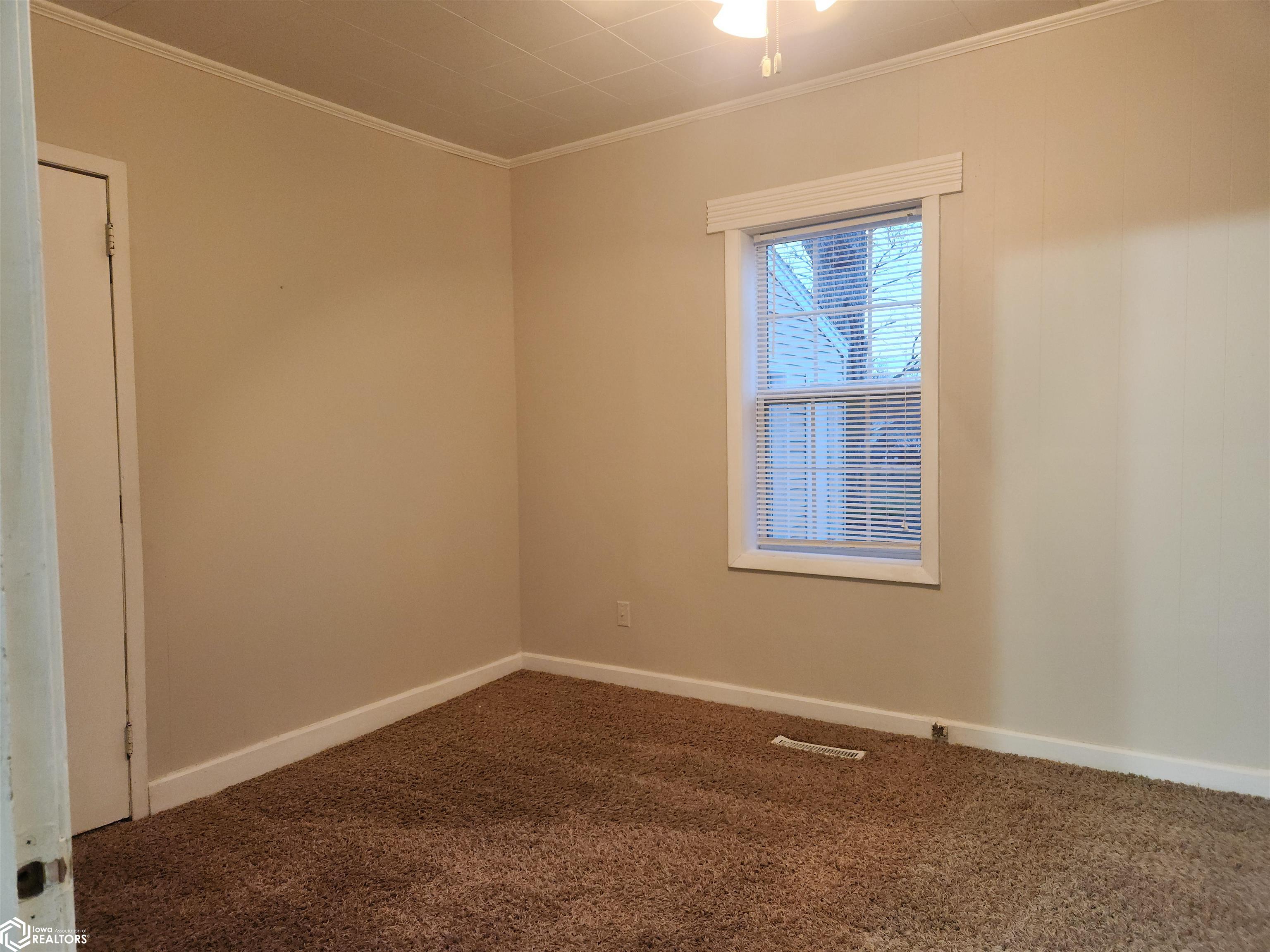 321 E 9th Street, Newton, Iowa image 13