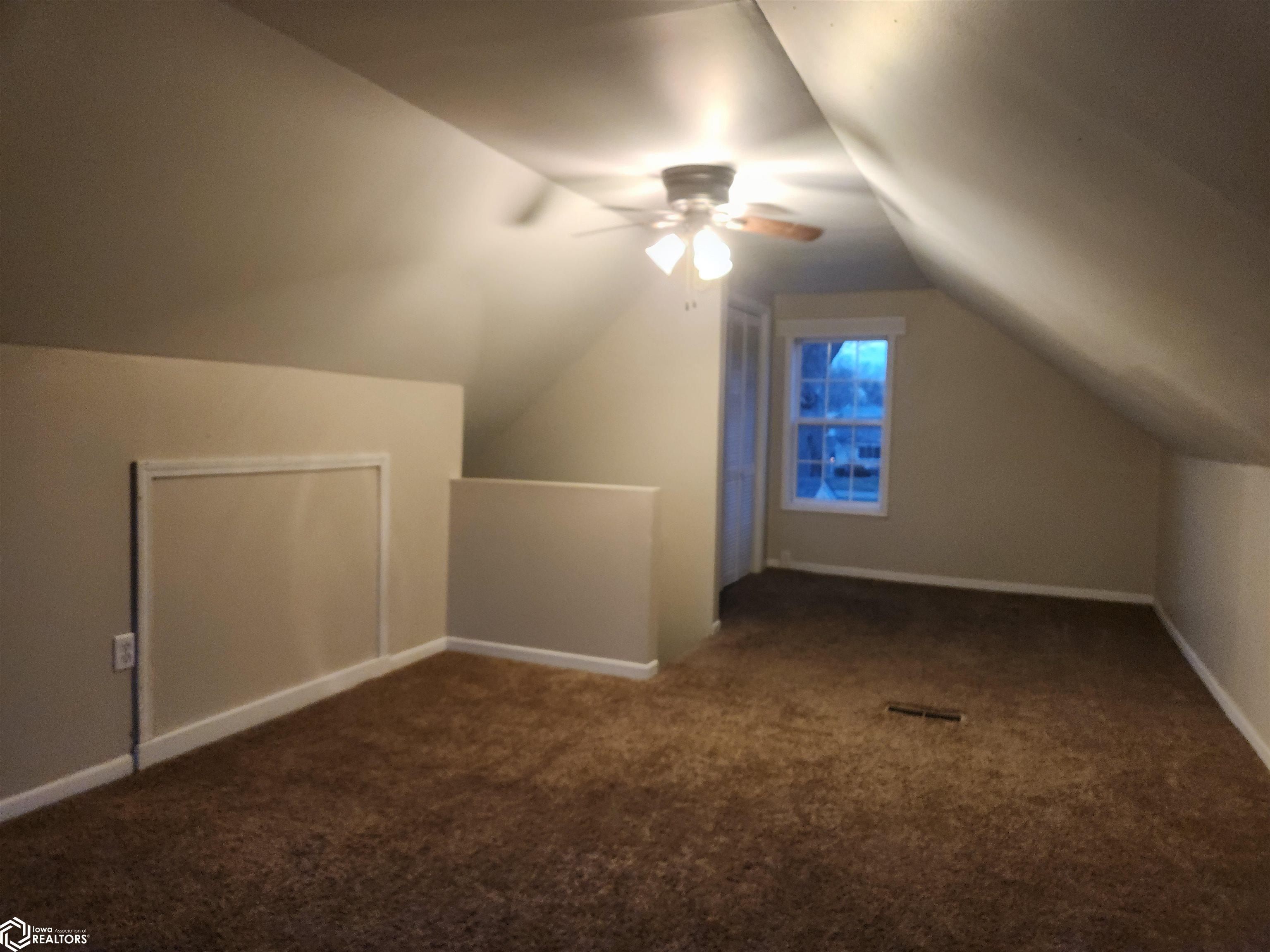 321 E 9th Street, Newton, Iowa image 32