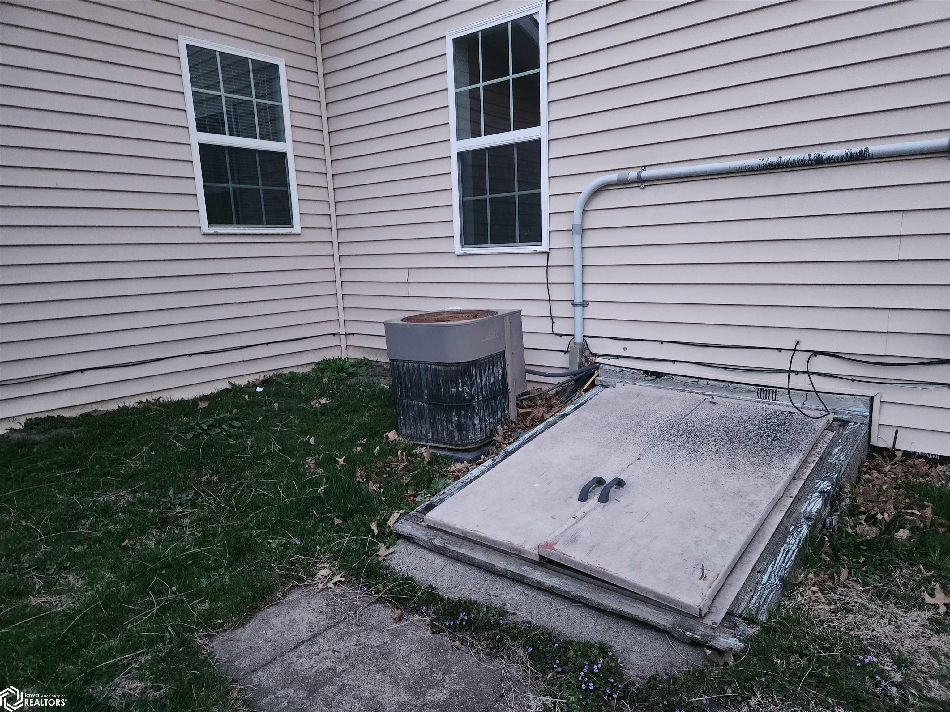 321 E 9th Street, Newton, Iowa image 35