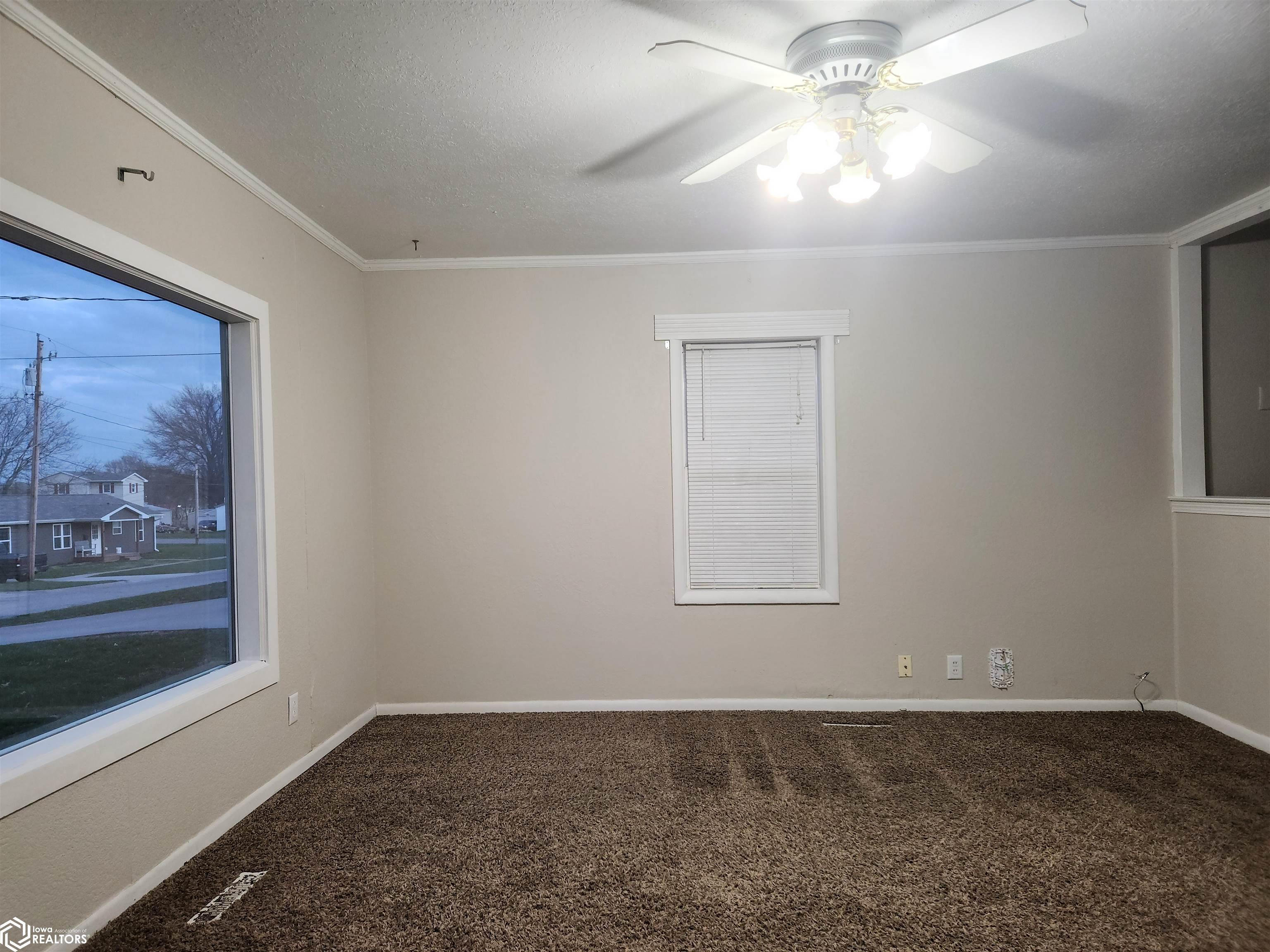 321 E 9th Street, Newton, Iowa image 9