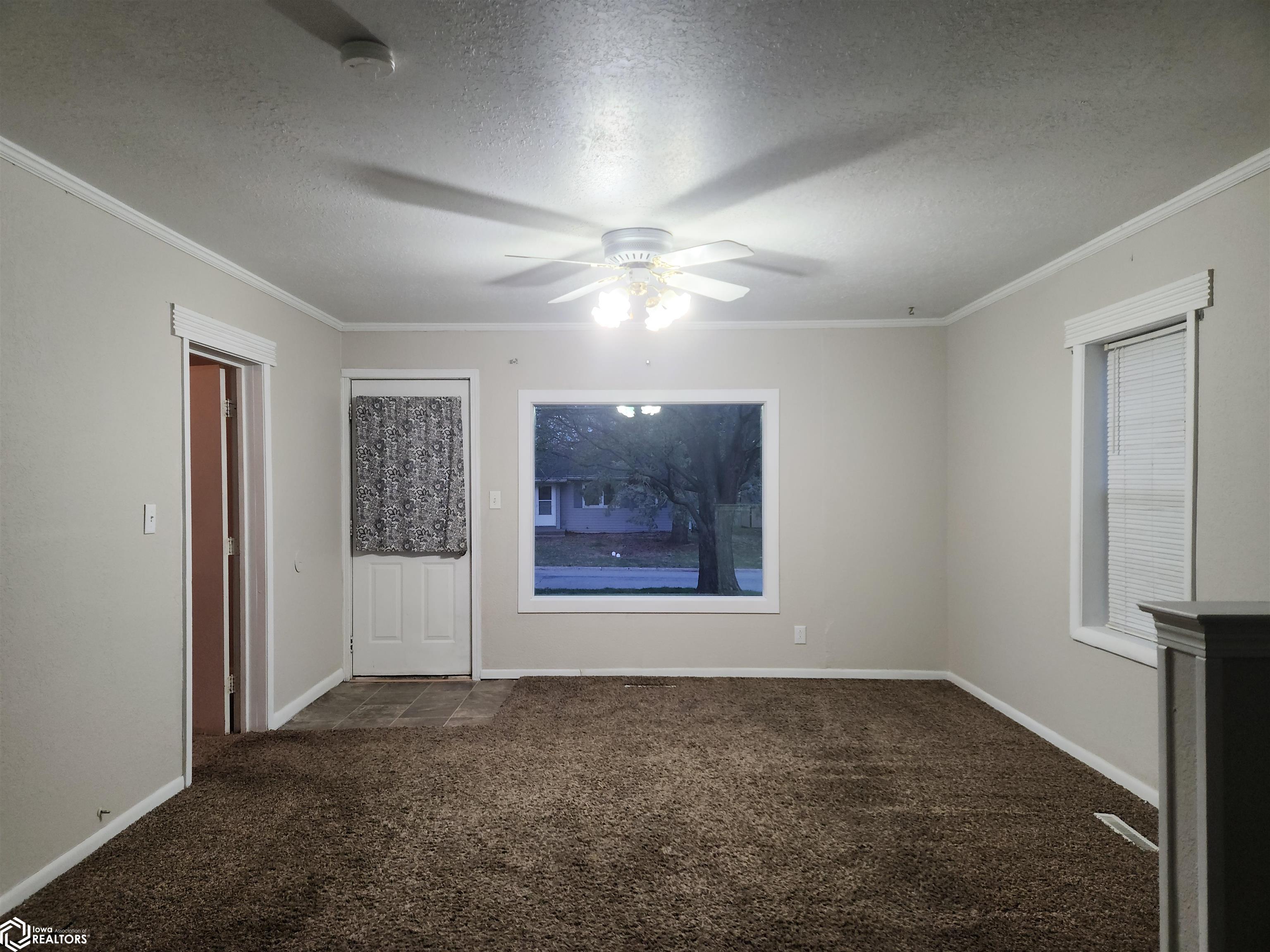 321 E 9th Street, Newton, Iowa image 10