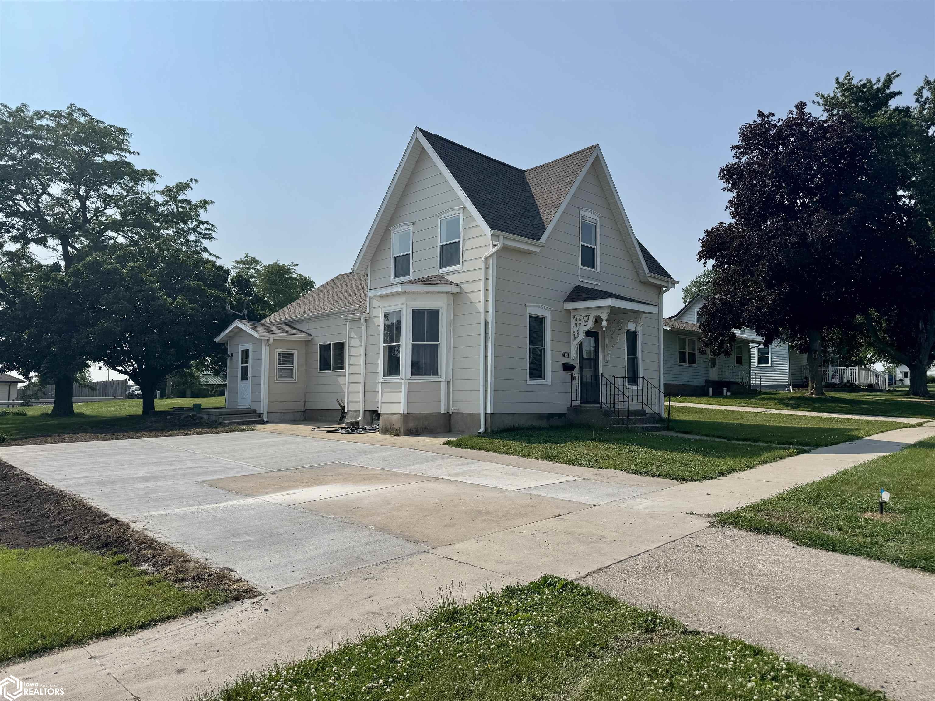 1306 7th Avenue, Belle Plaine, Iowa image 1