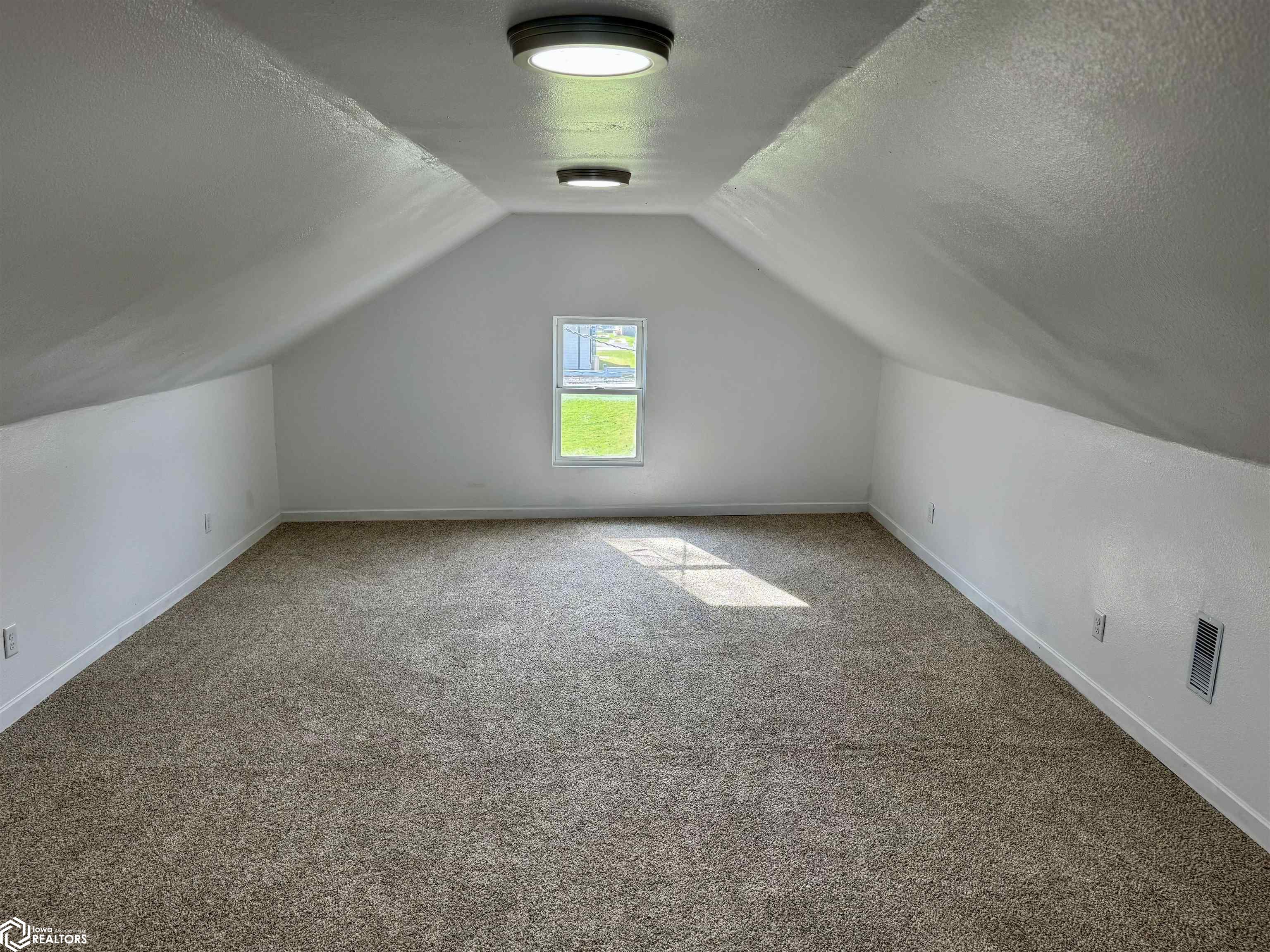 1306 7th Avenue, Belle Plaine, Iowa image 7
