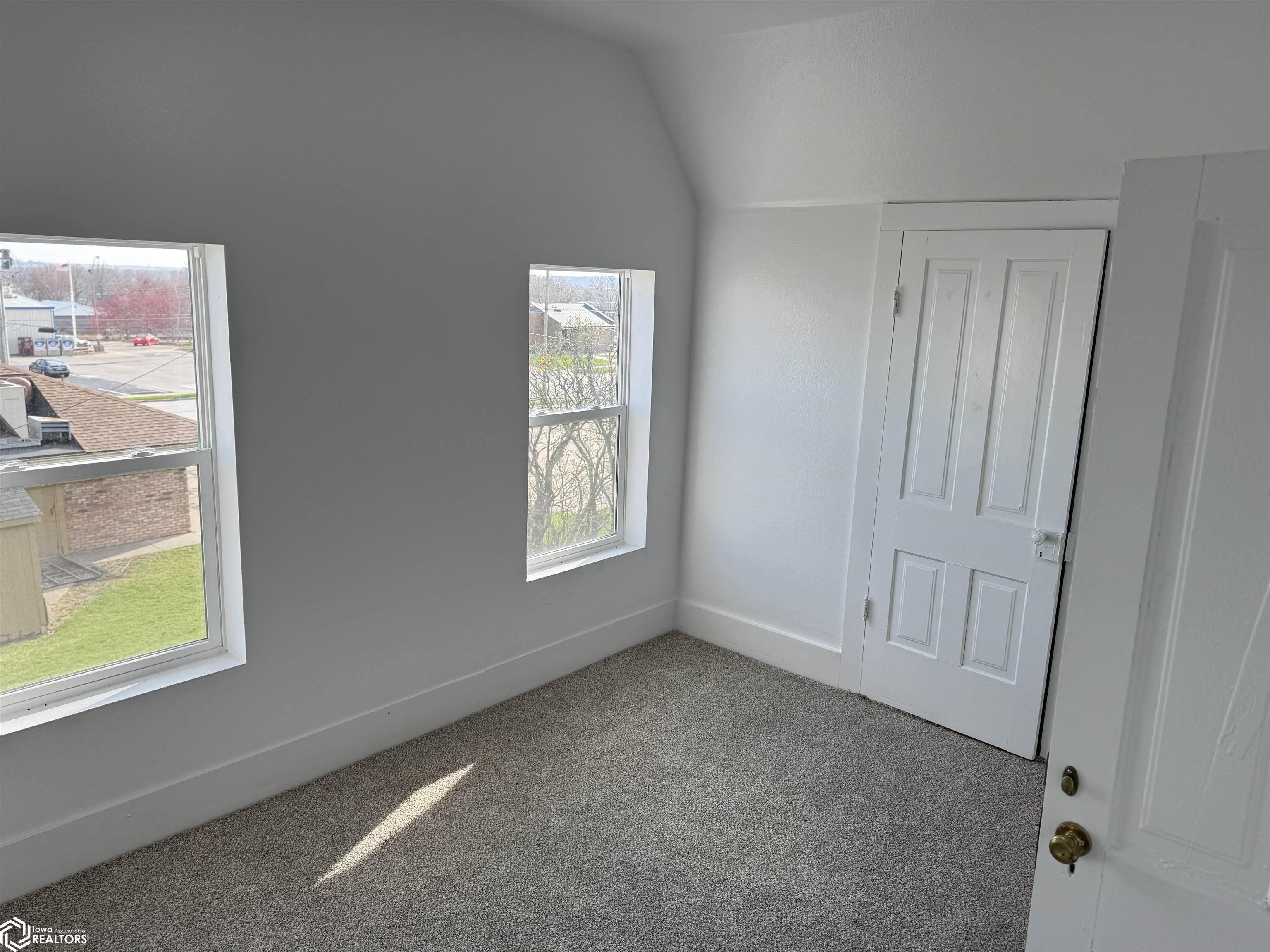 1306 7th Avenue, Belle Plaine, Iowa image 8
