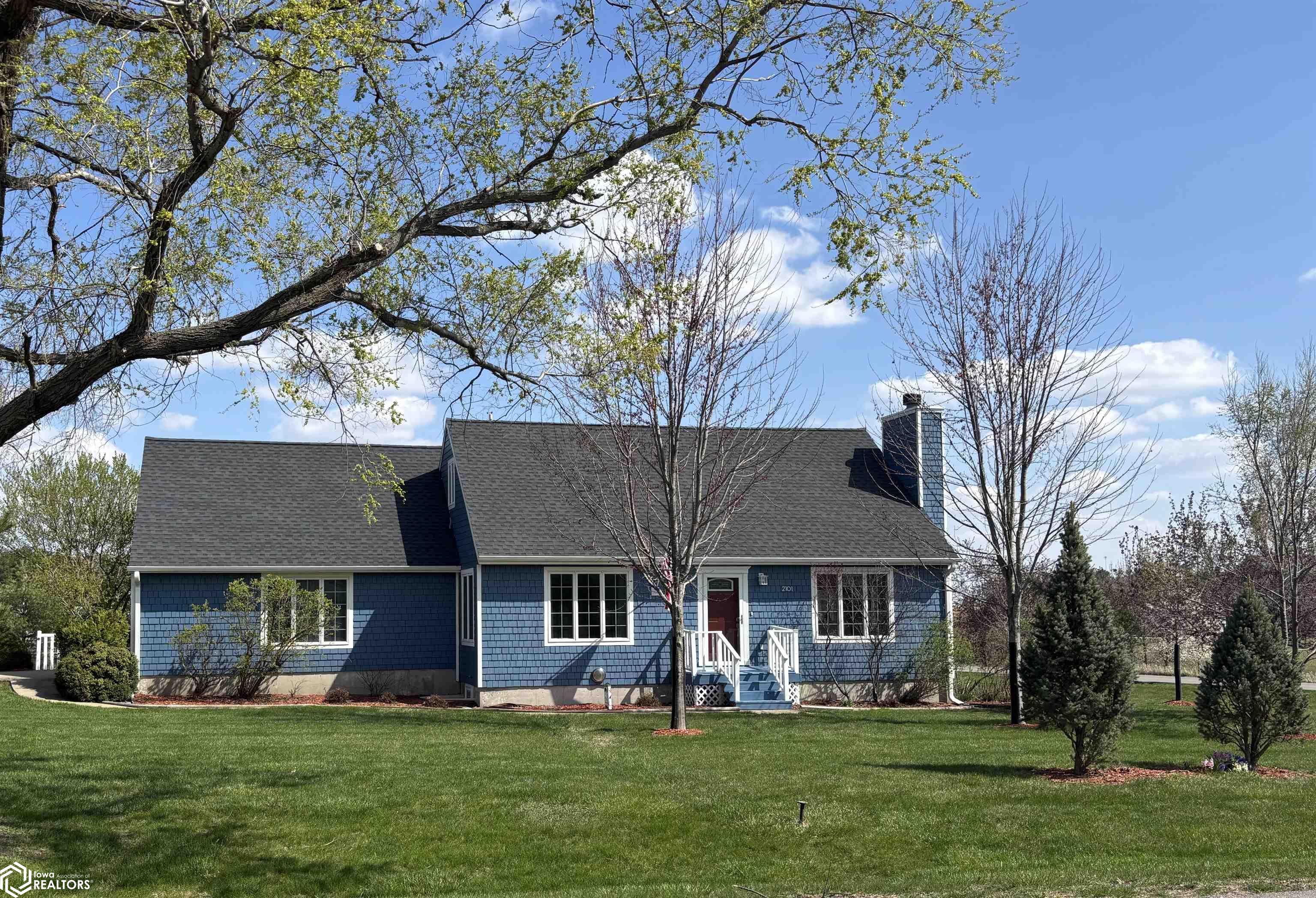 2101 Silverlakes Circle, Fairfield, Iowa image 2
