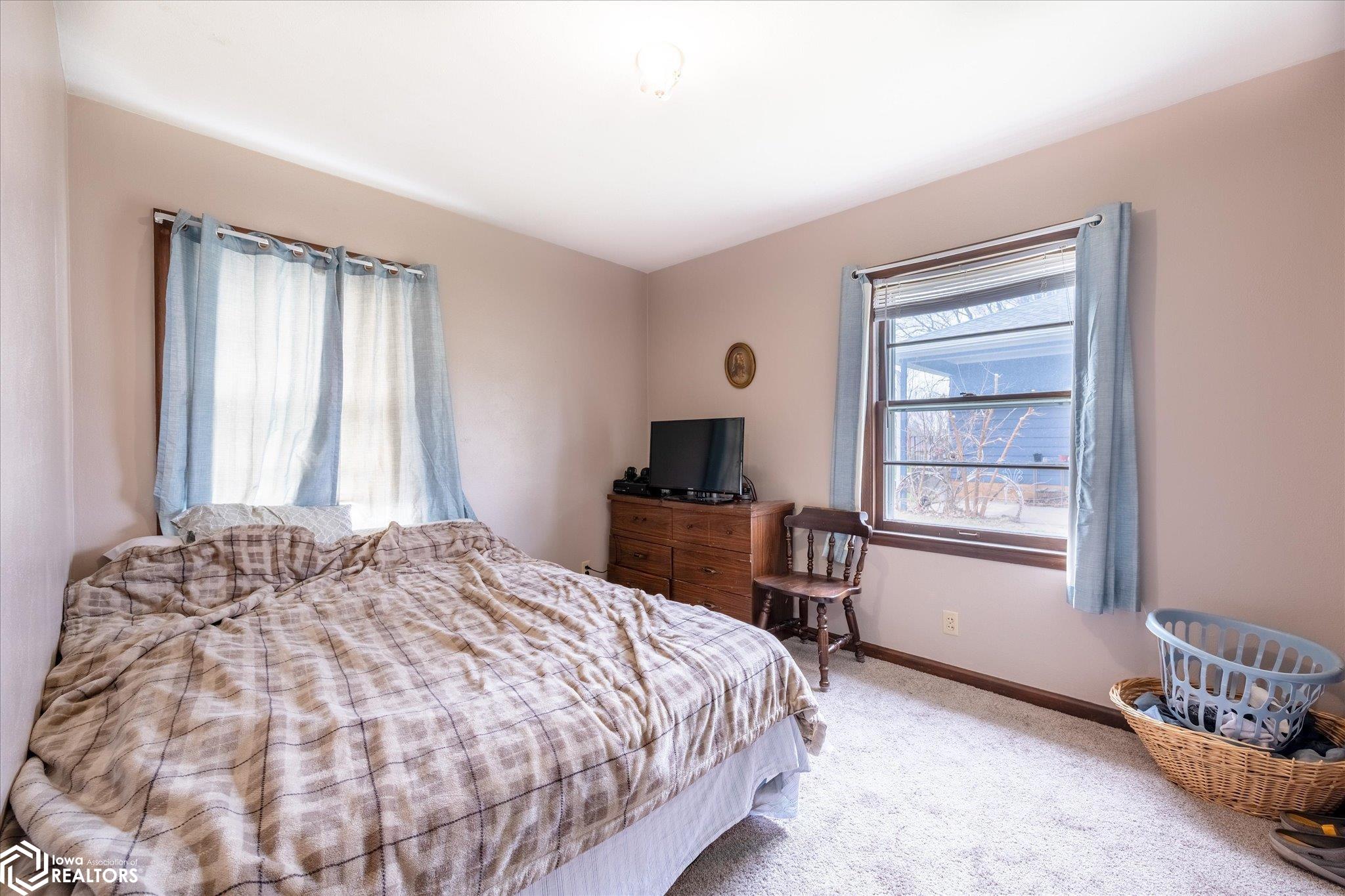 Looking SE into the bedroom.