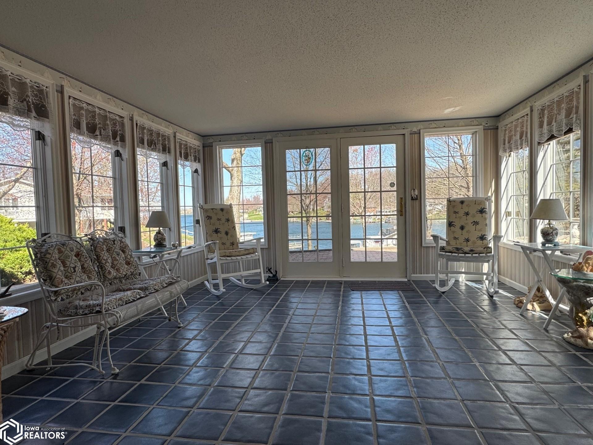 3019 E Lakeshore Drive, Brooklyn, Iowa image 17