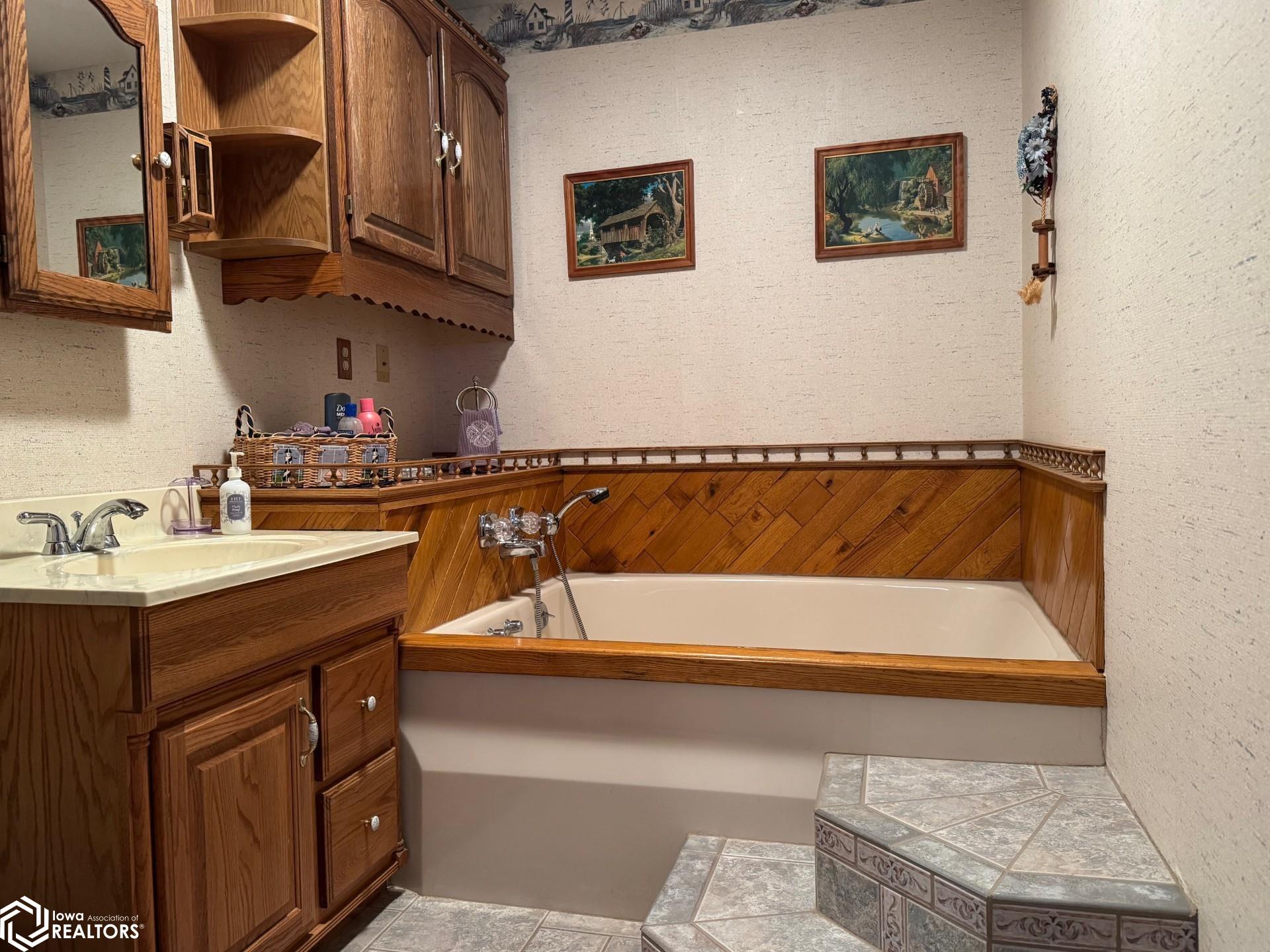 3019 E Lakeshore Drive, Brooklyn, Iowa image 18