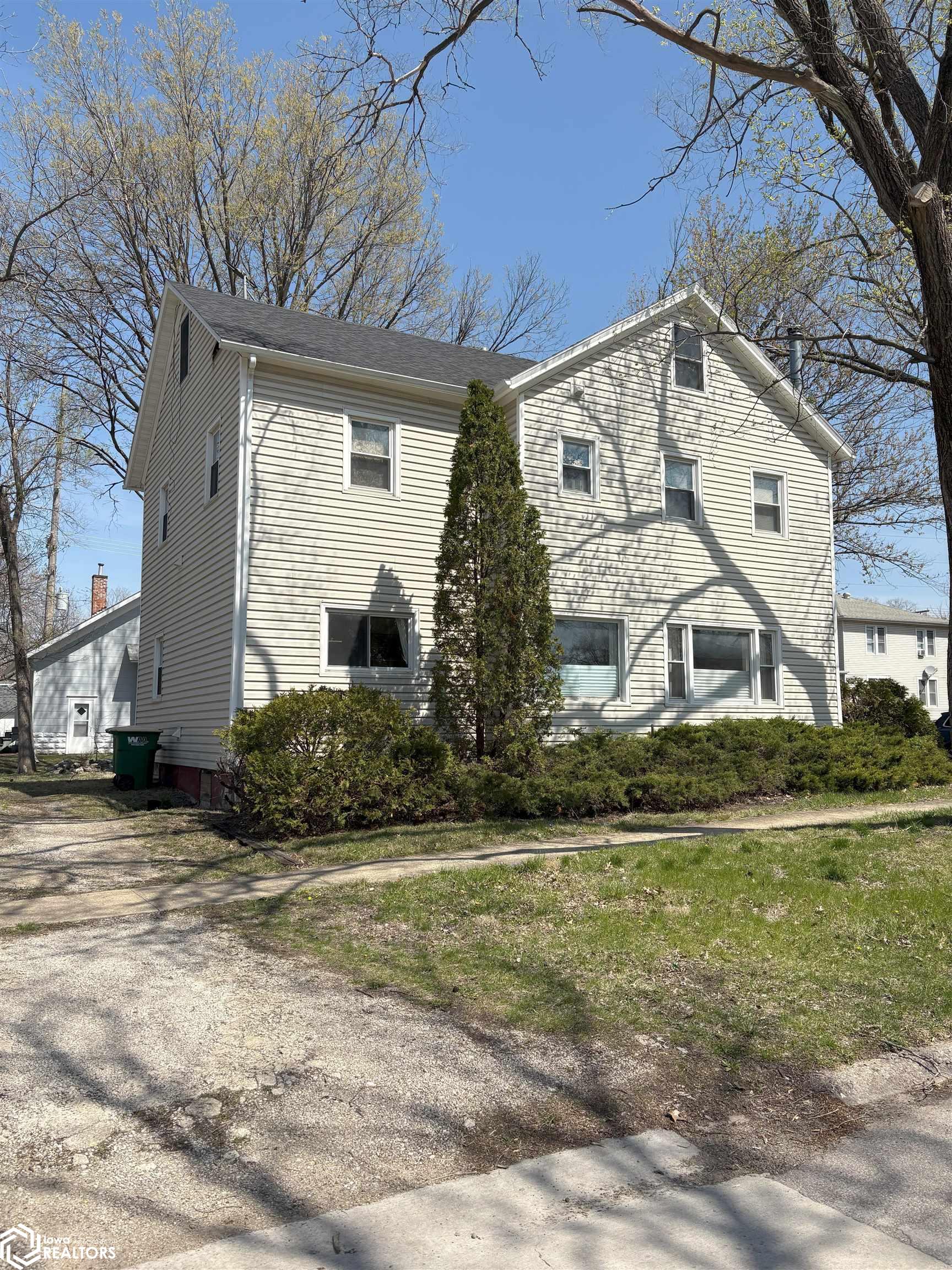 206 S 4th Street, Fairfield, Iowa image 2