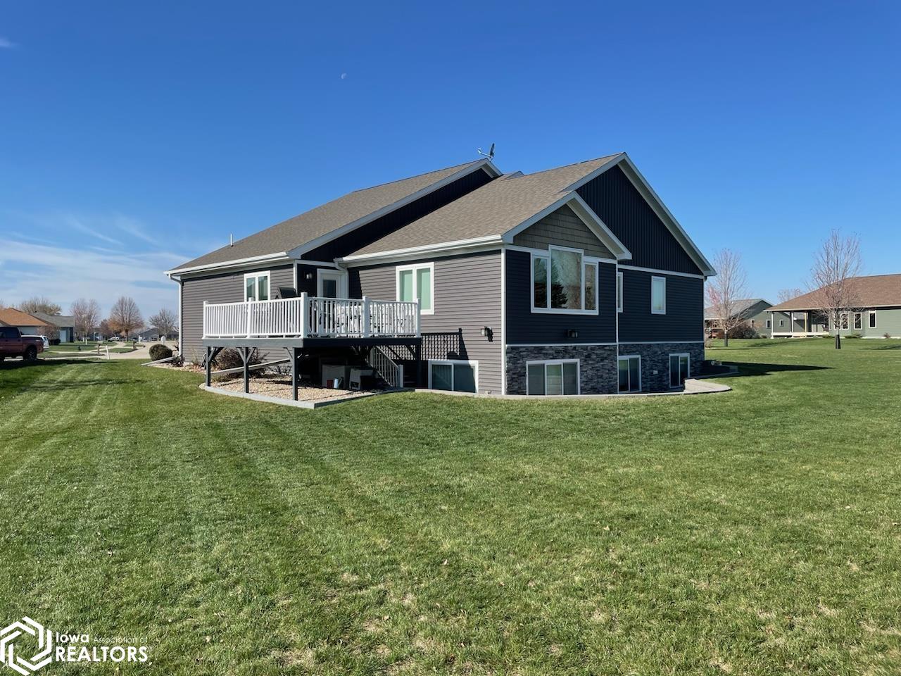 2708 Sunrise Court, Mason City, Iowa image 2