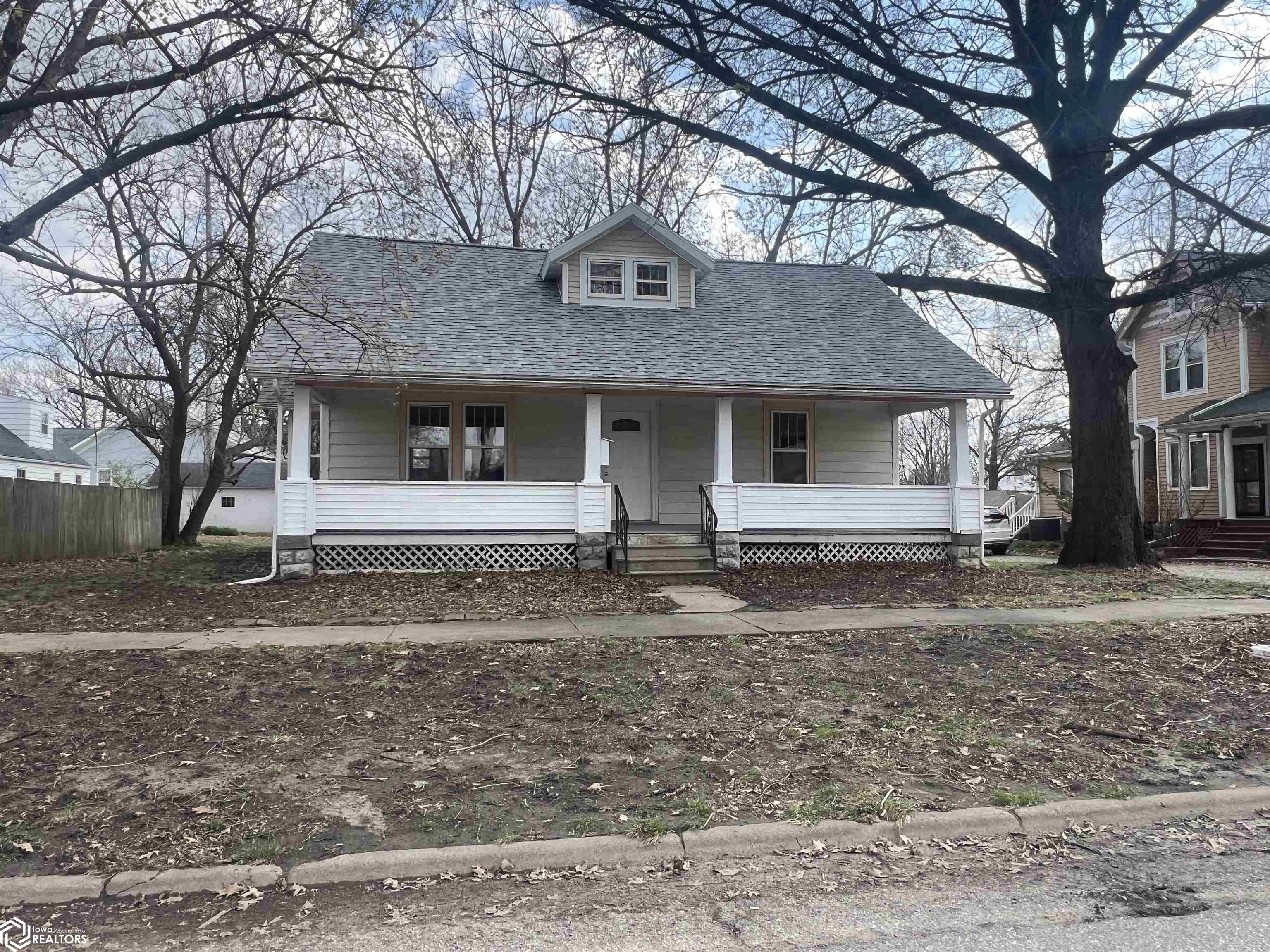402 W Washington Avenue, Fairfield, Iowa image 2