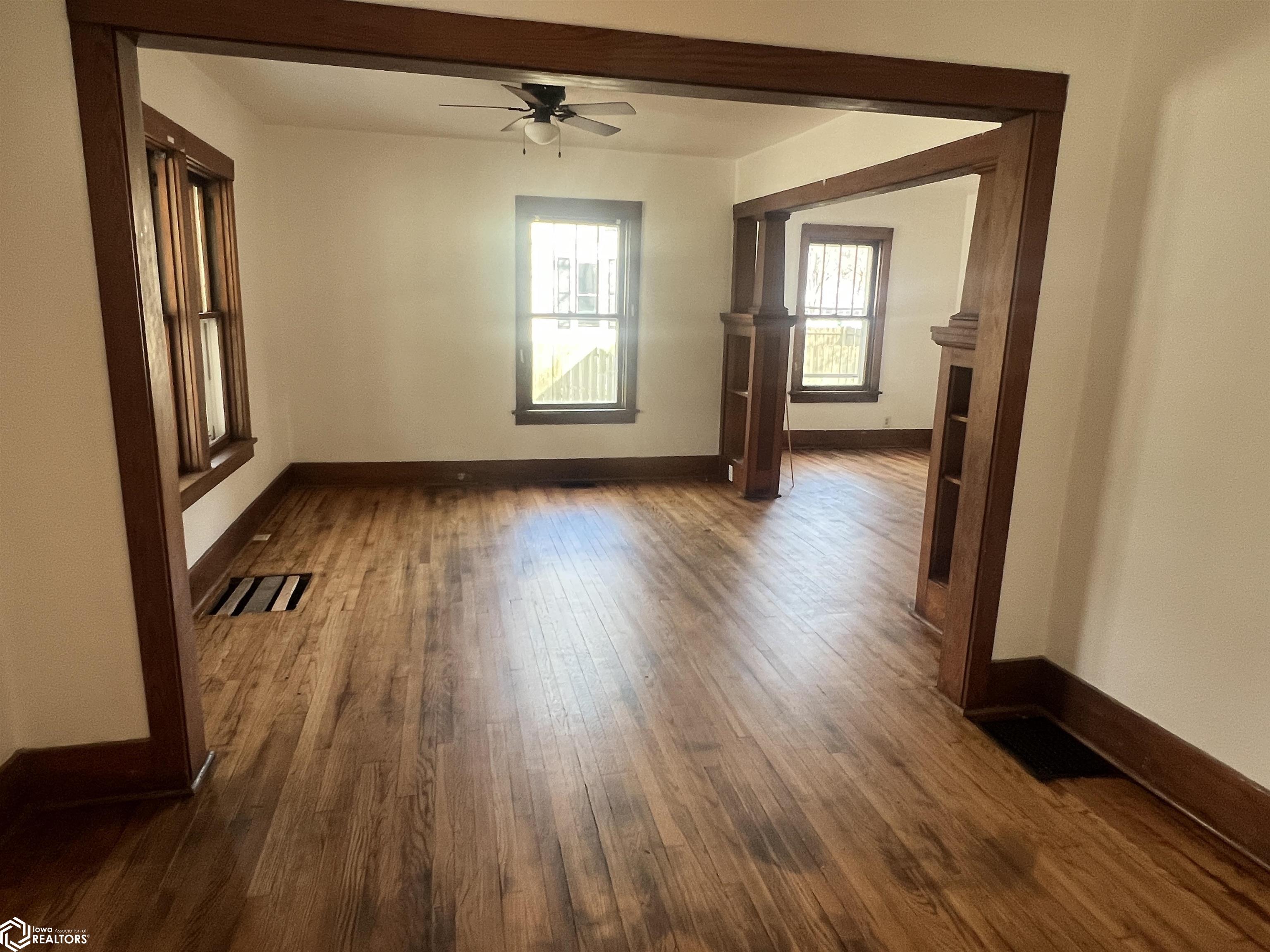 402 W Washington Avenue, Fairfield, Iowa image 6