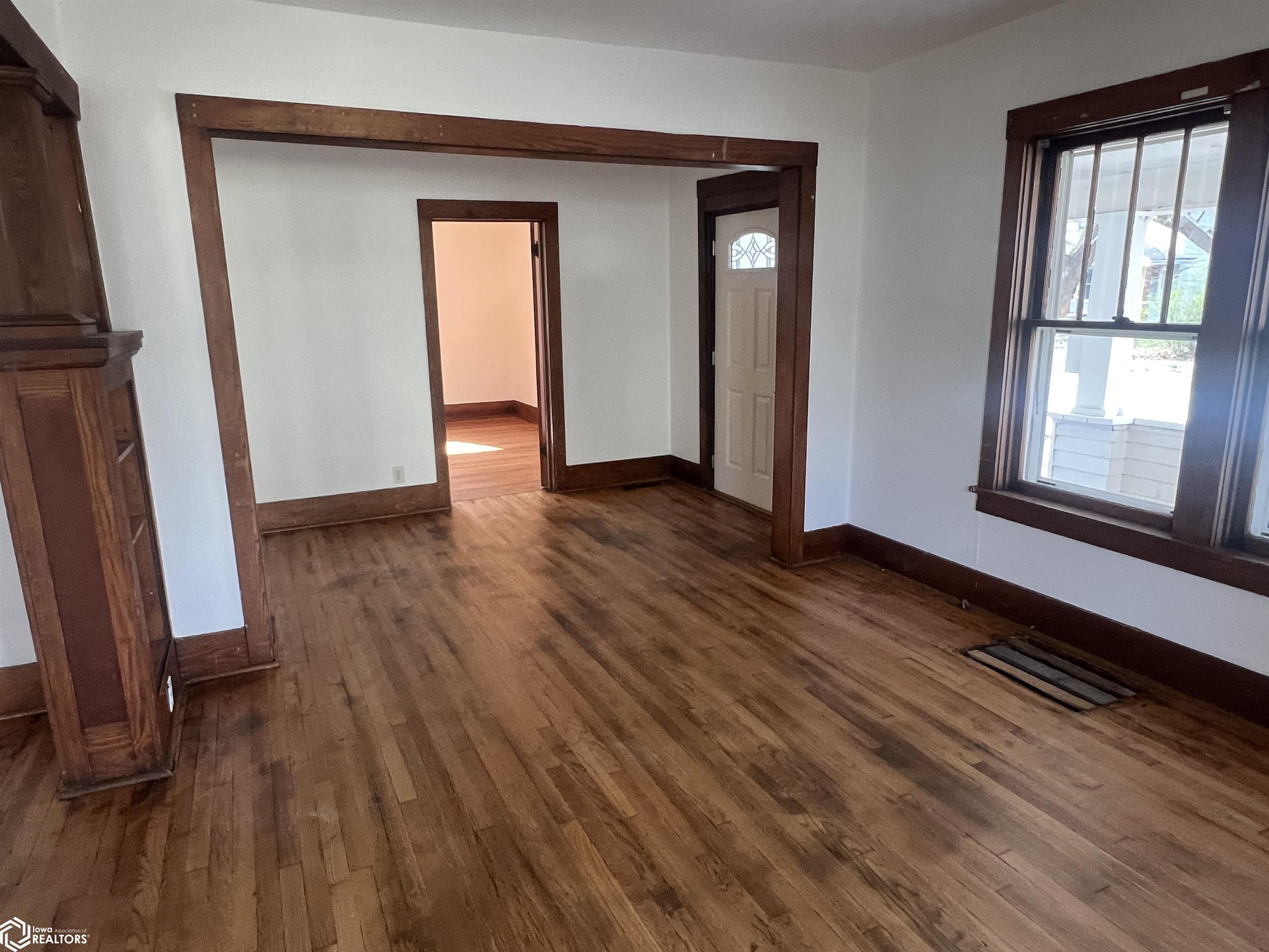 402 W Washington Avenue, Fairfield, Iowa image 9