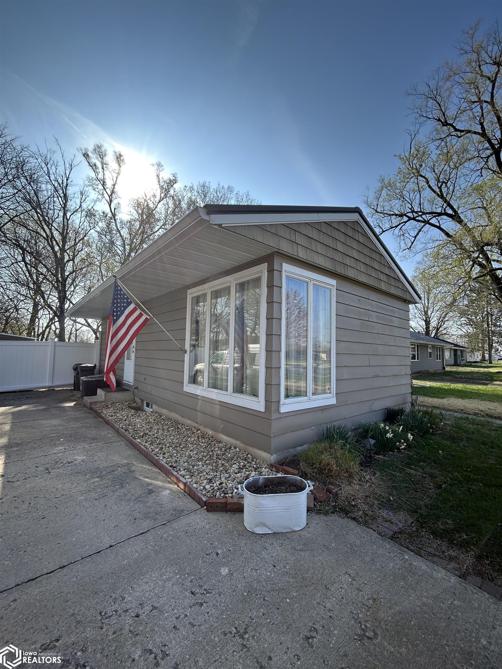516 Crescent Lane, Fort Madison, Iowa image 3