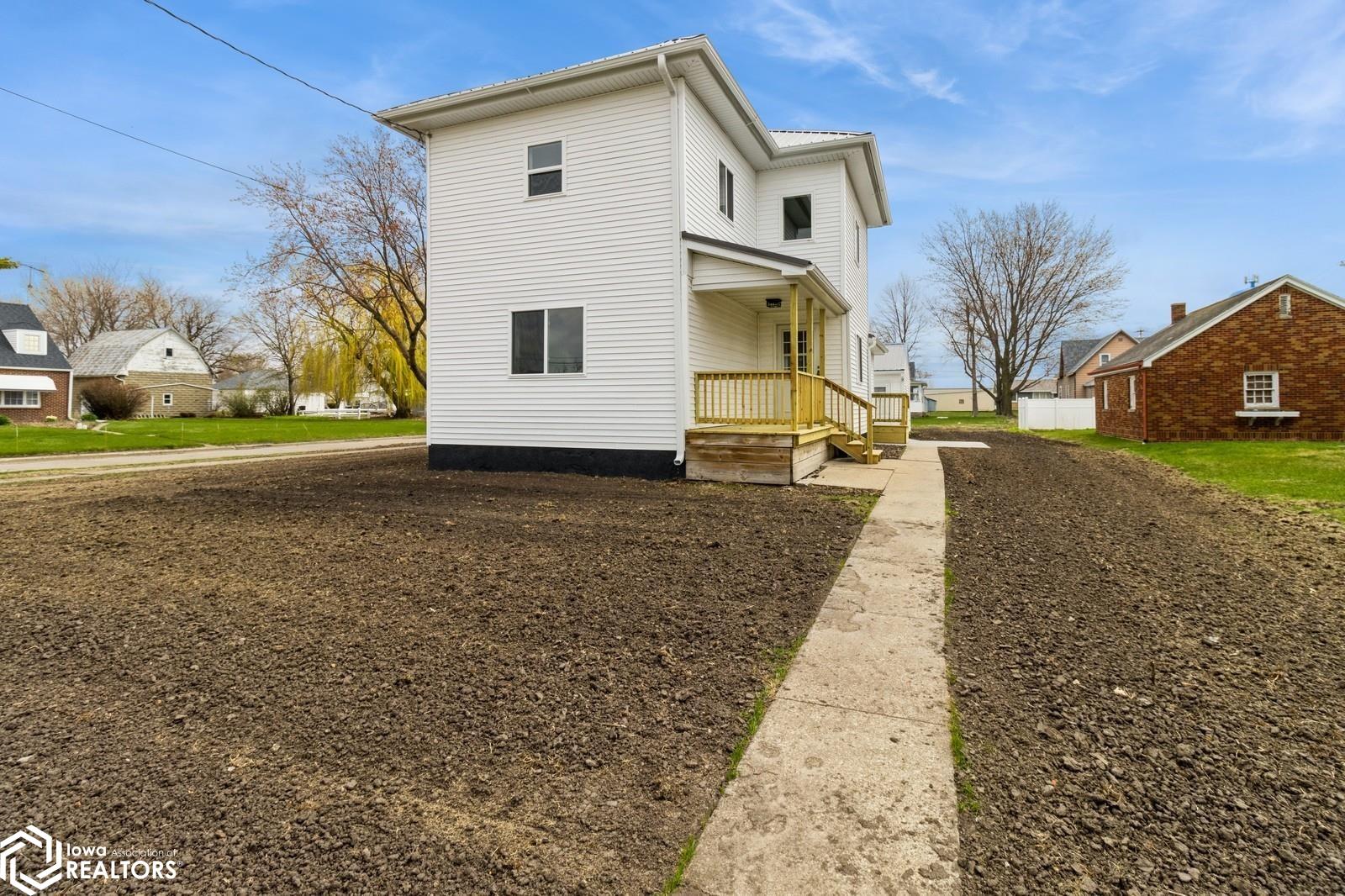 207 N 3rd Street, Montezuma, Iowa image 2