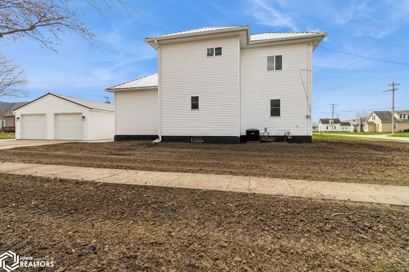 207 N 3rd Street, Montezuma, Iowa image 4
