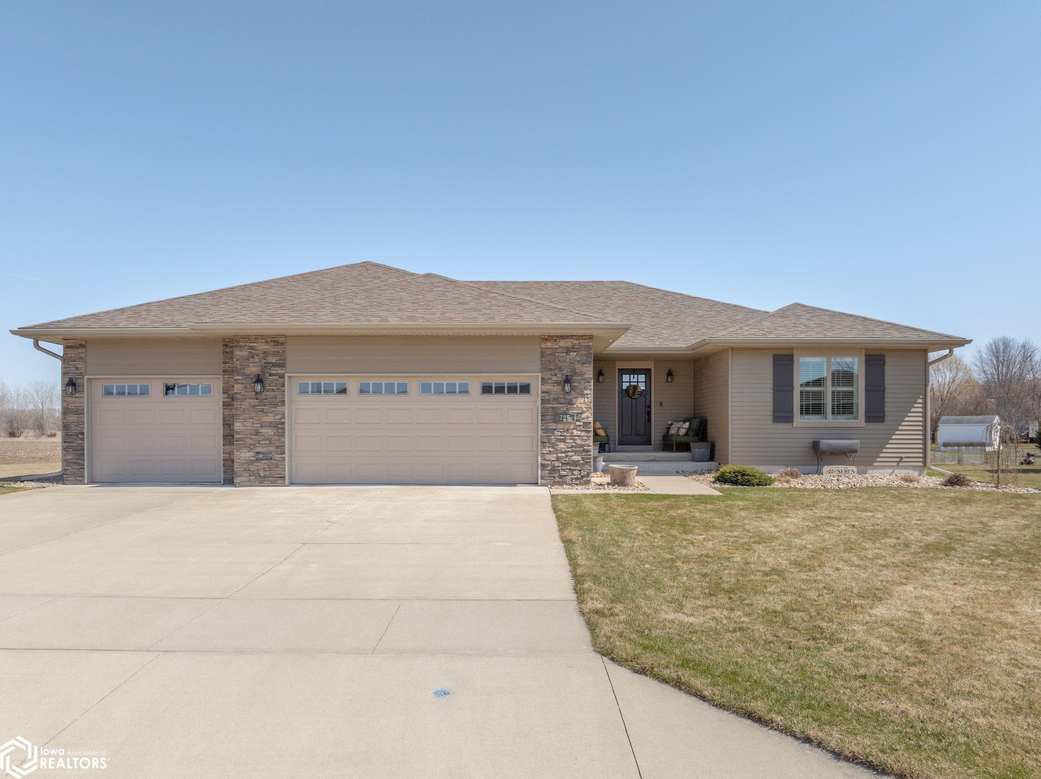 725 Hemlock Ct, Mason City, Iowa image 1