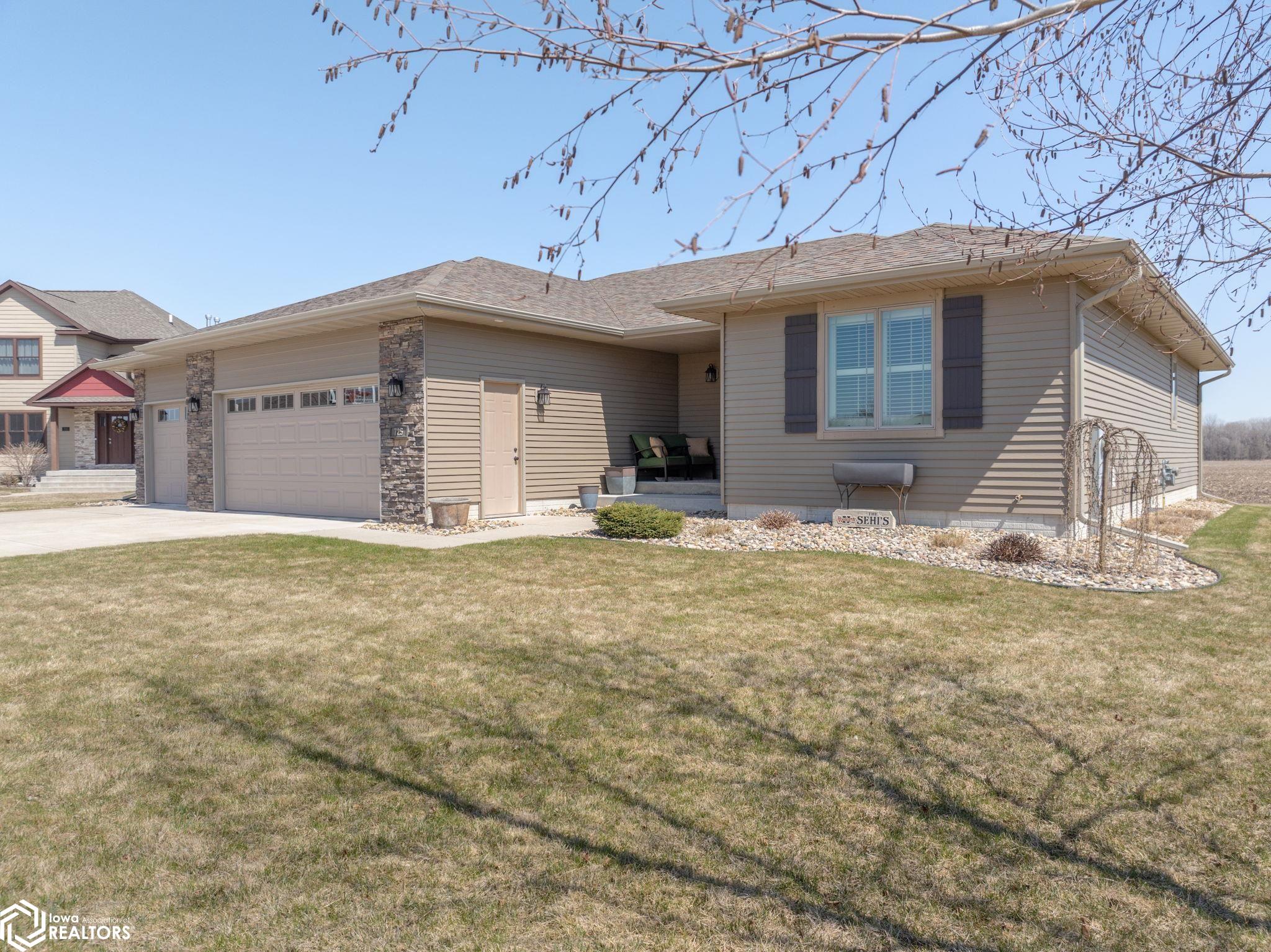 725 Hemlock Ct, Mason City, Iowa image 2