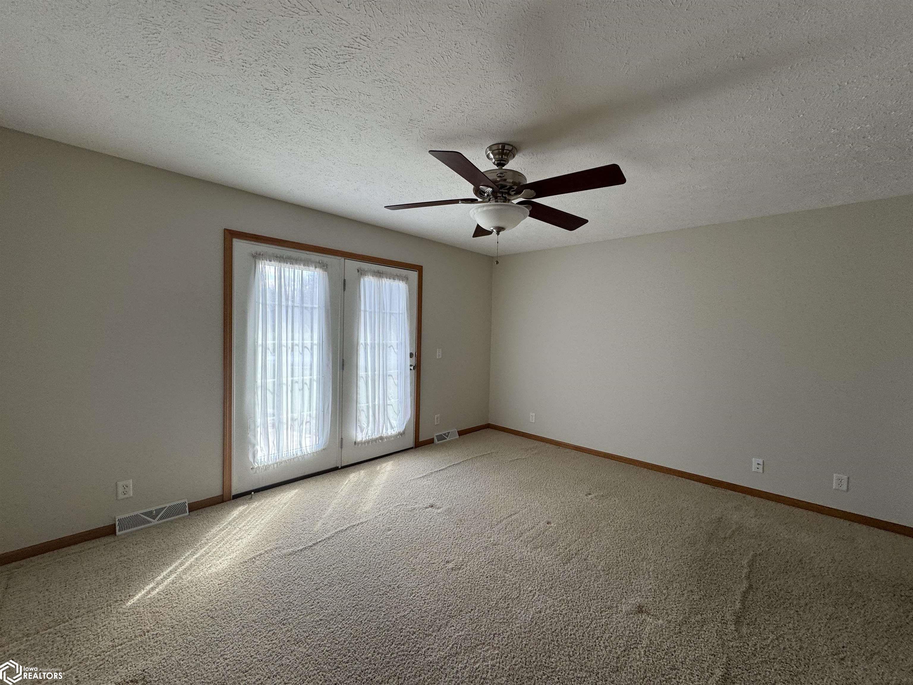 15127 Dove Circle, Clear Lake, Iowa image 12