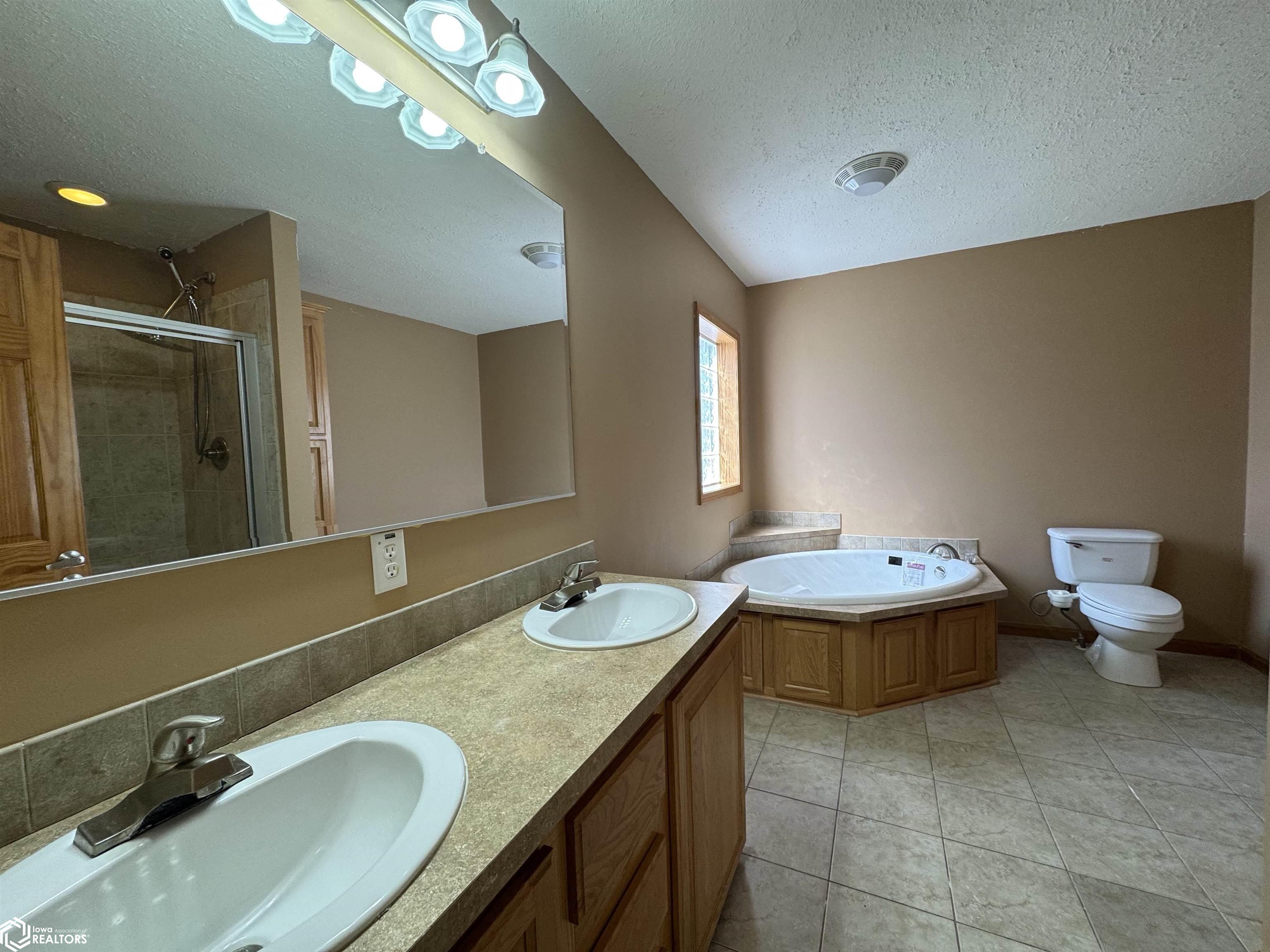 15127 Dove Circle, Clear Lake, Iowa image 13