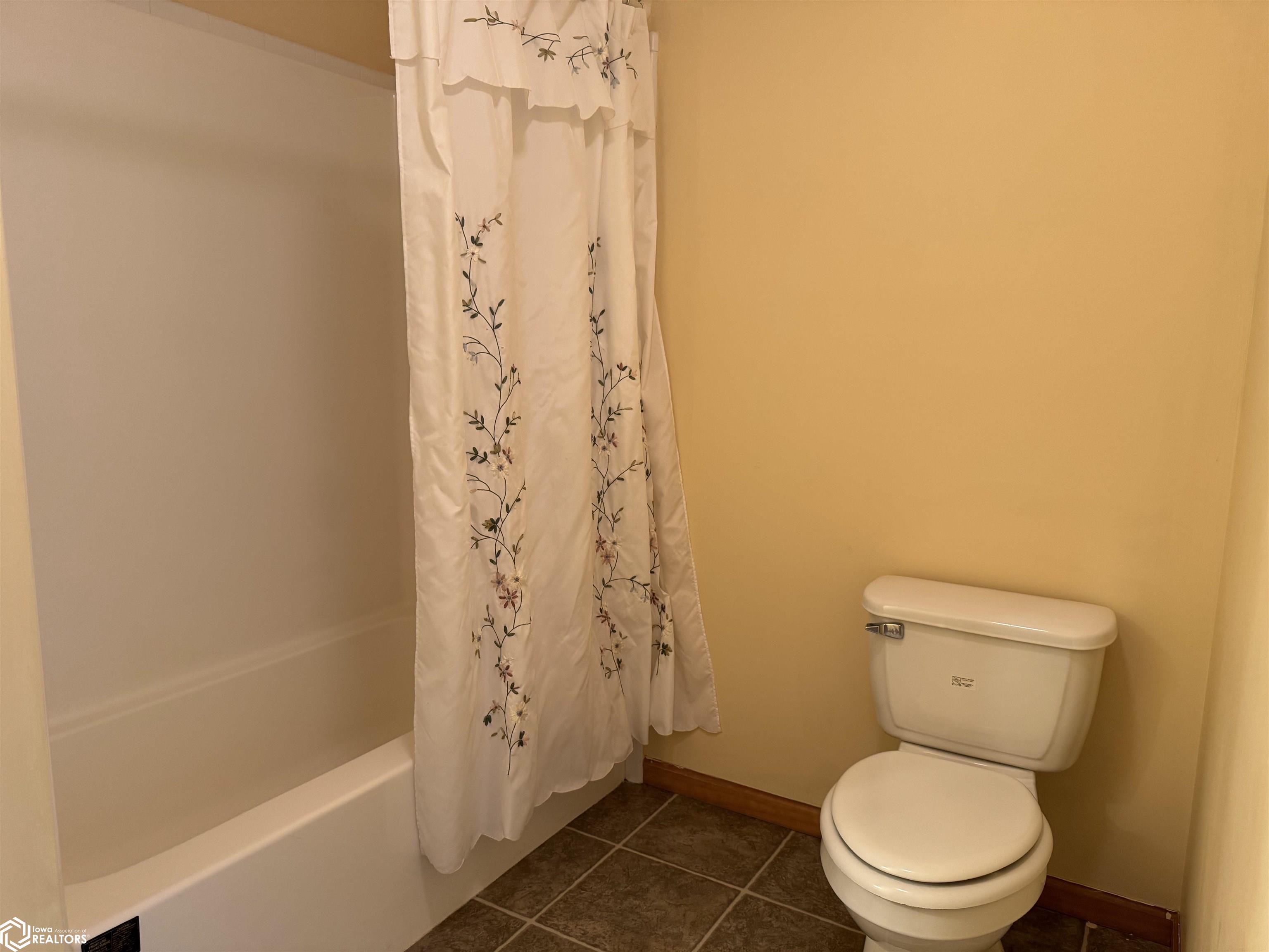 15127 Dove Circle, Clear Lake, Iowa image 17