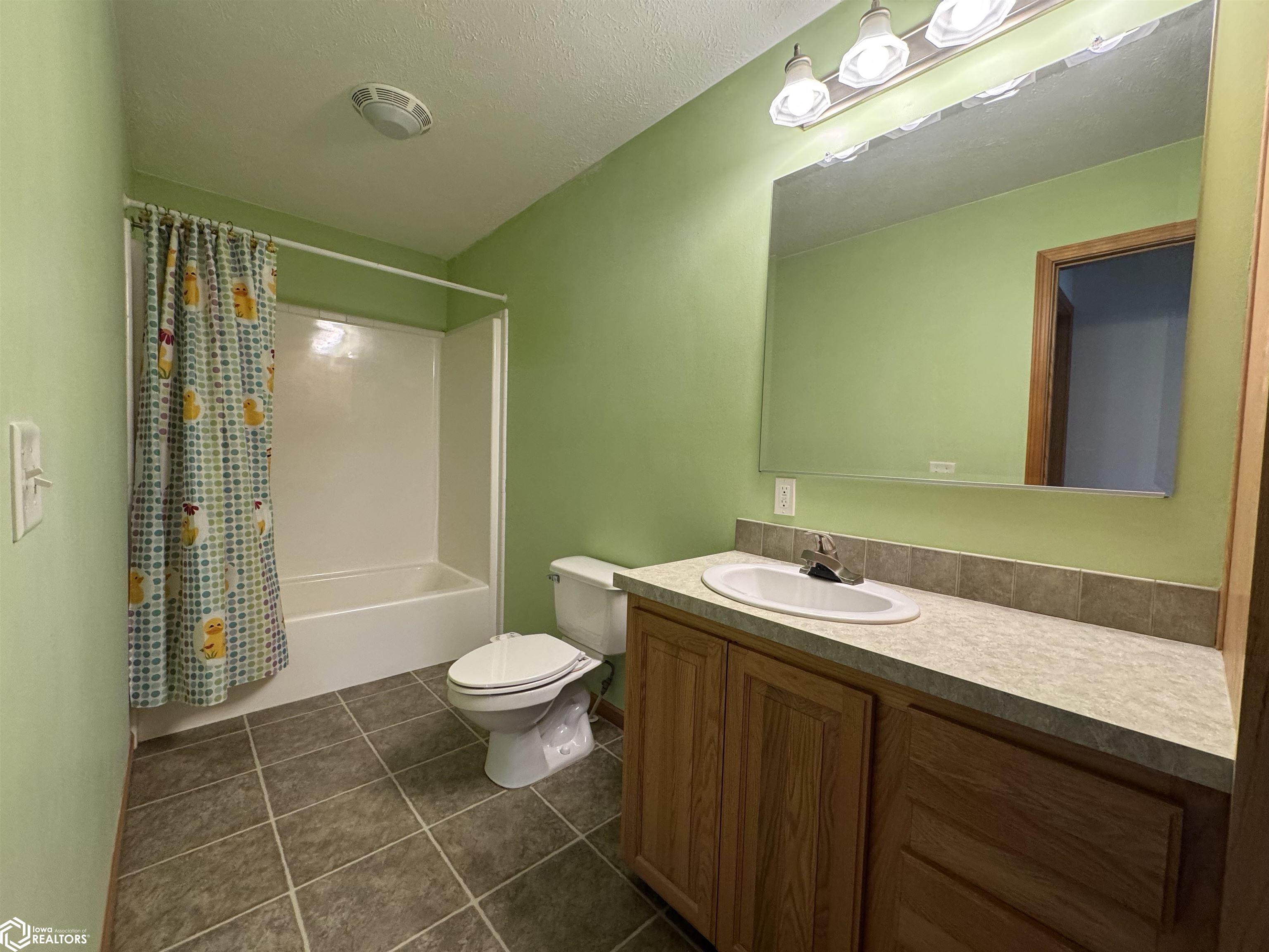 15127 Dove Circle, Clear Lake, Iowa image 24