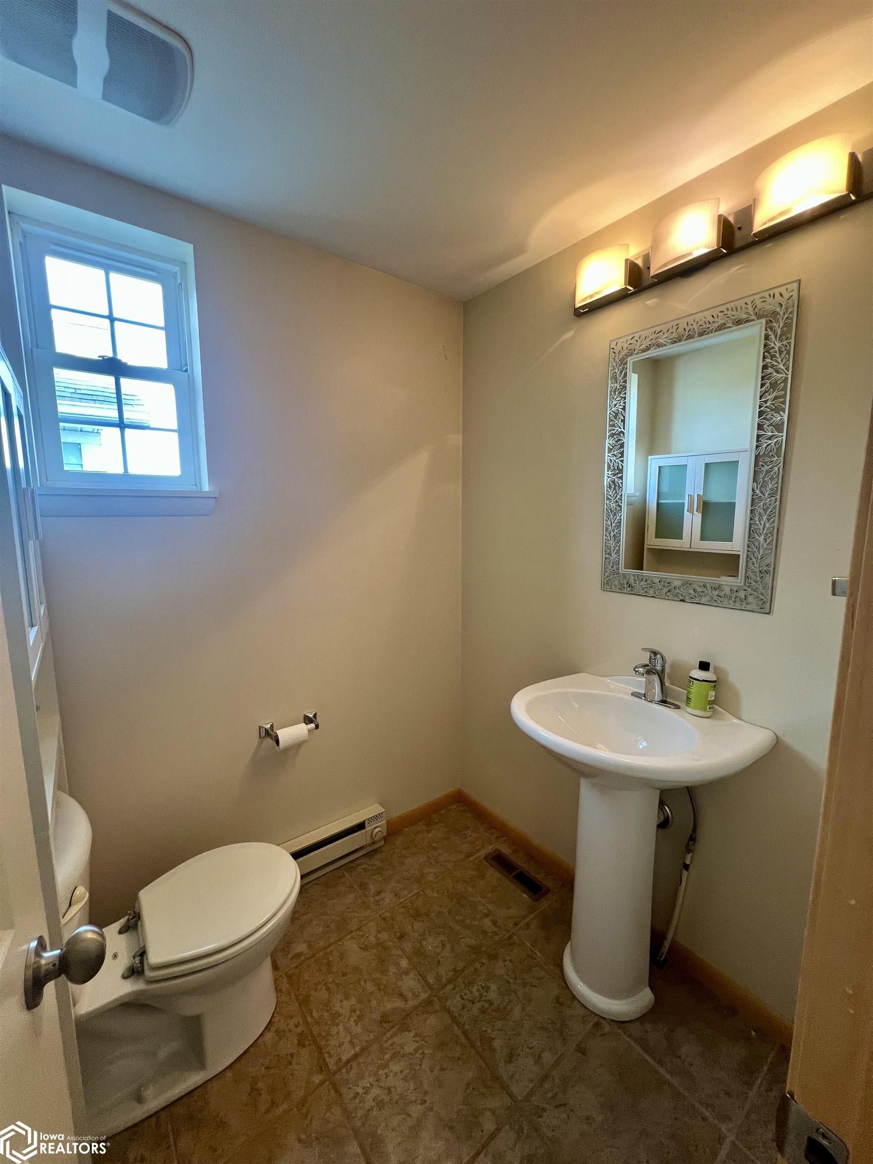 2050 Sapphire Lane, Fairfield, Iowa image 32