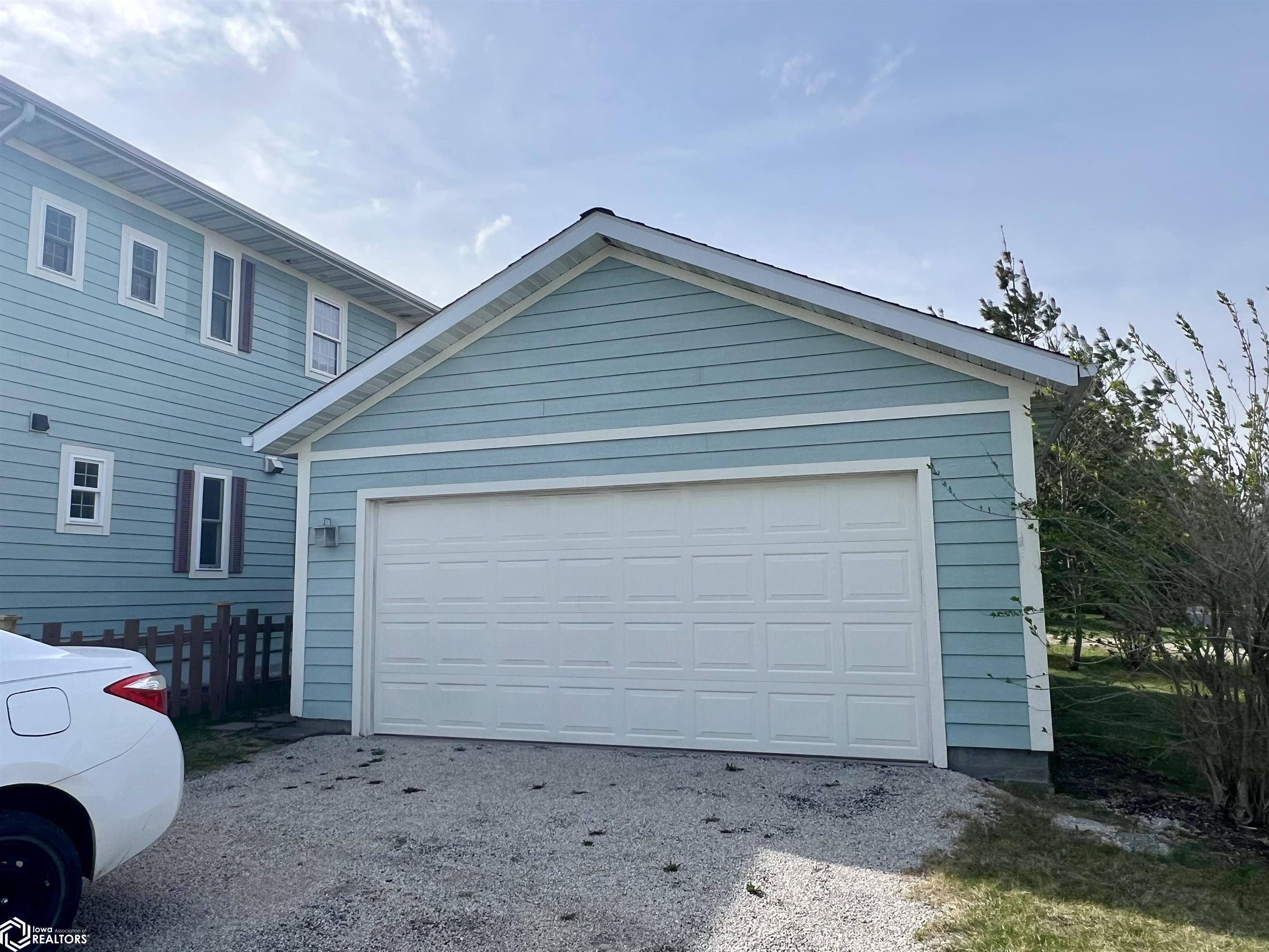 2050 Sapphire Lane, Fairfield, Iowa image 9