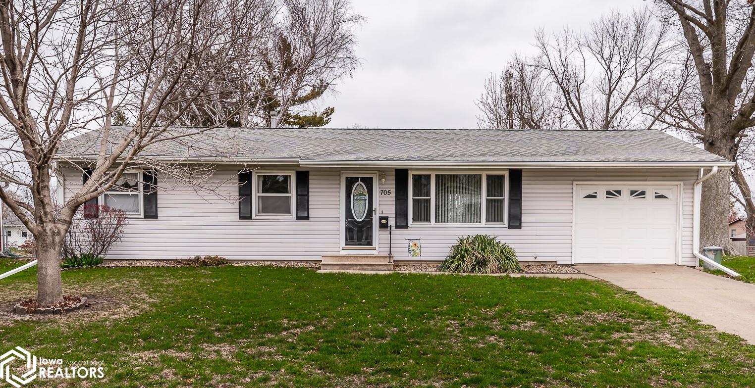 705 Arlington Drive, Marshalltown, Iowa image 1