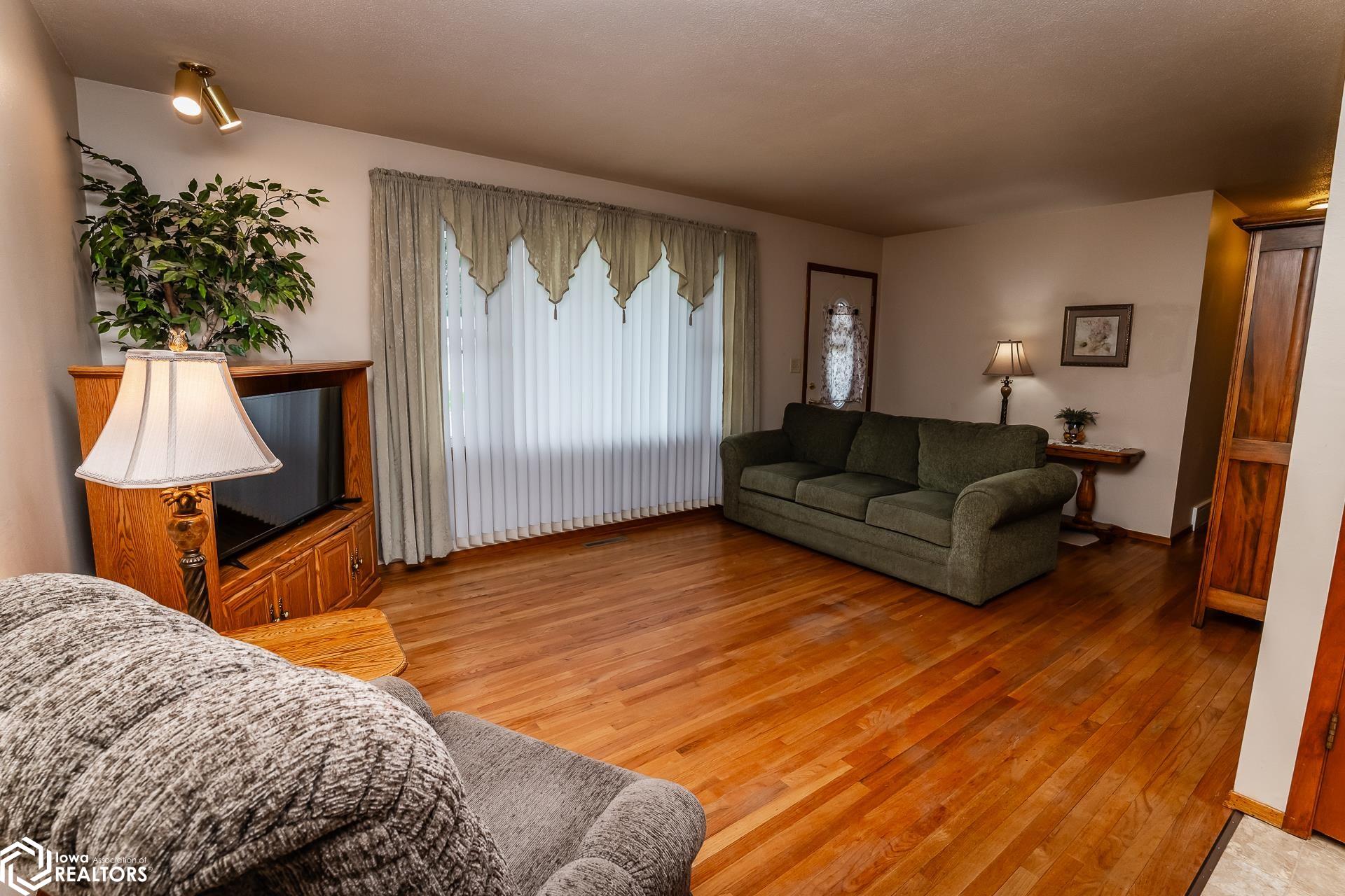 705 Arlington Drive, Marshalltown, Iowa image 14