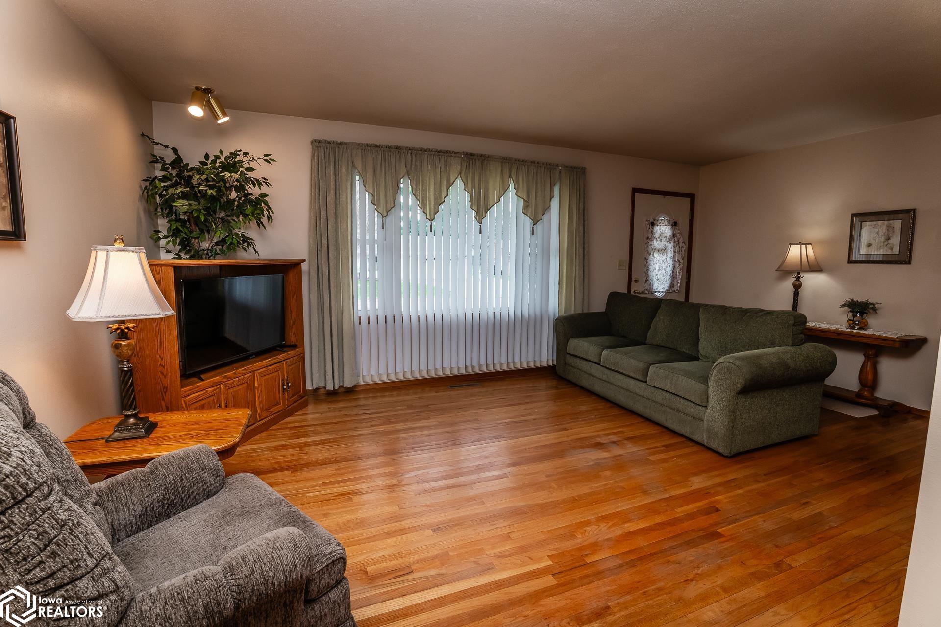 705 Arlington Drive, Marshalltown, Iowa image 15