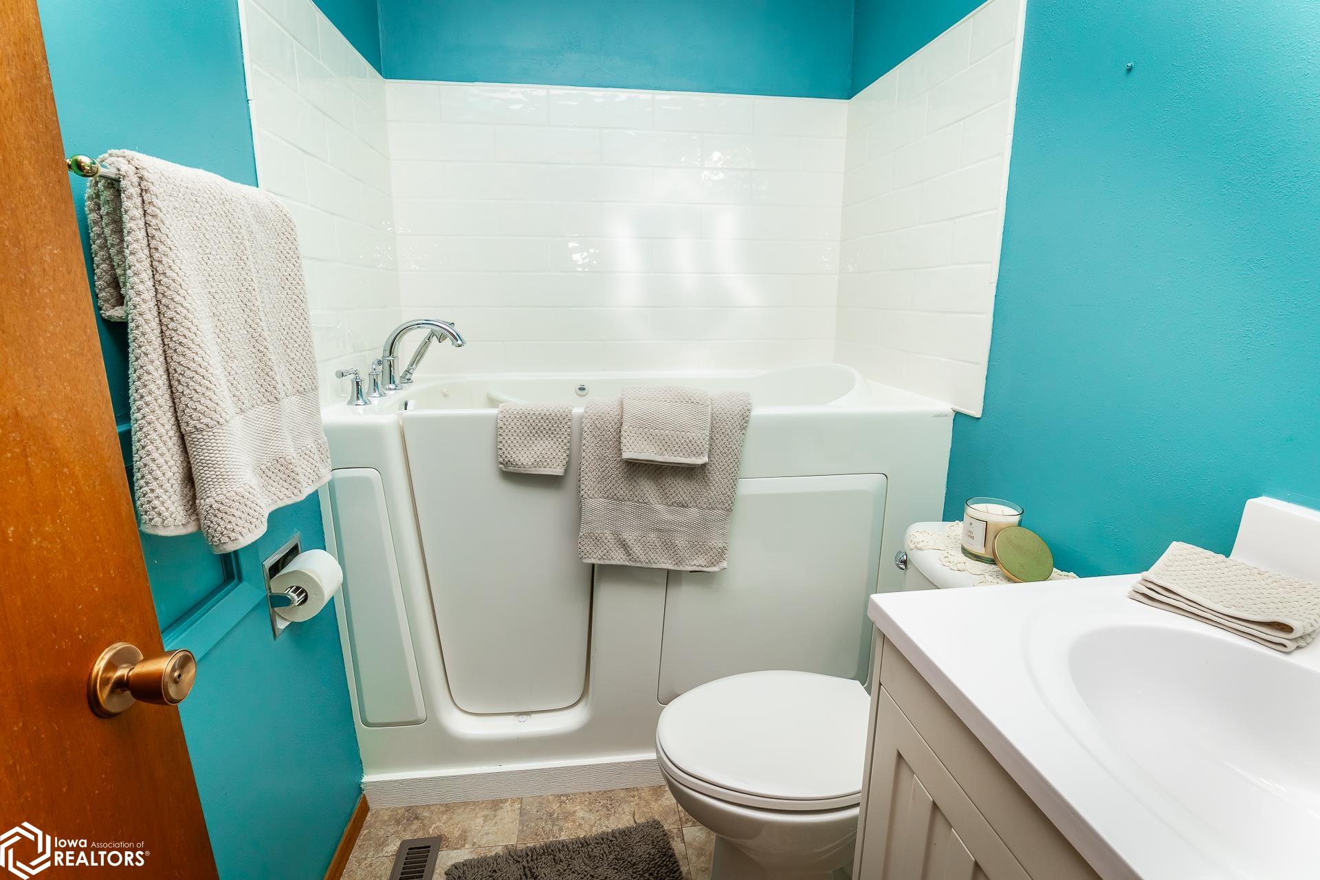 705 Arlington Drive, Marshalltown, Iowa image 27