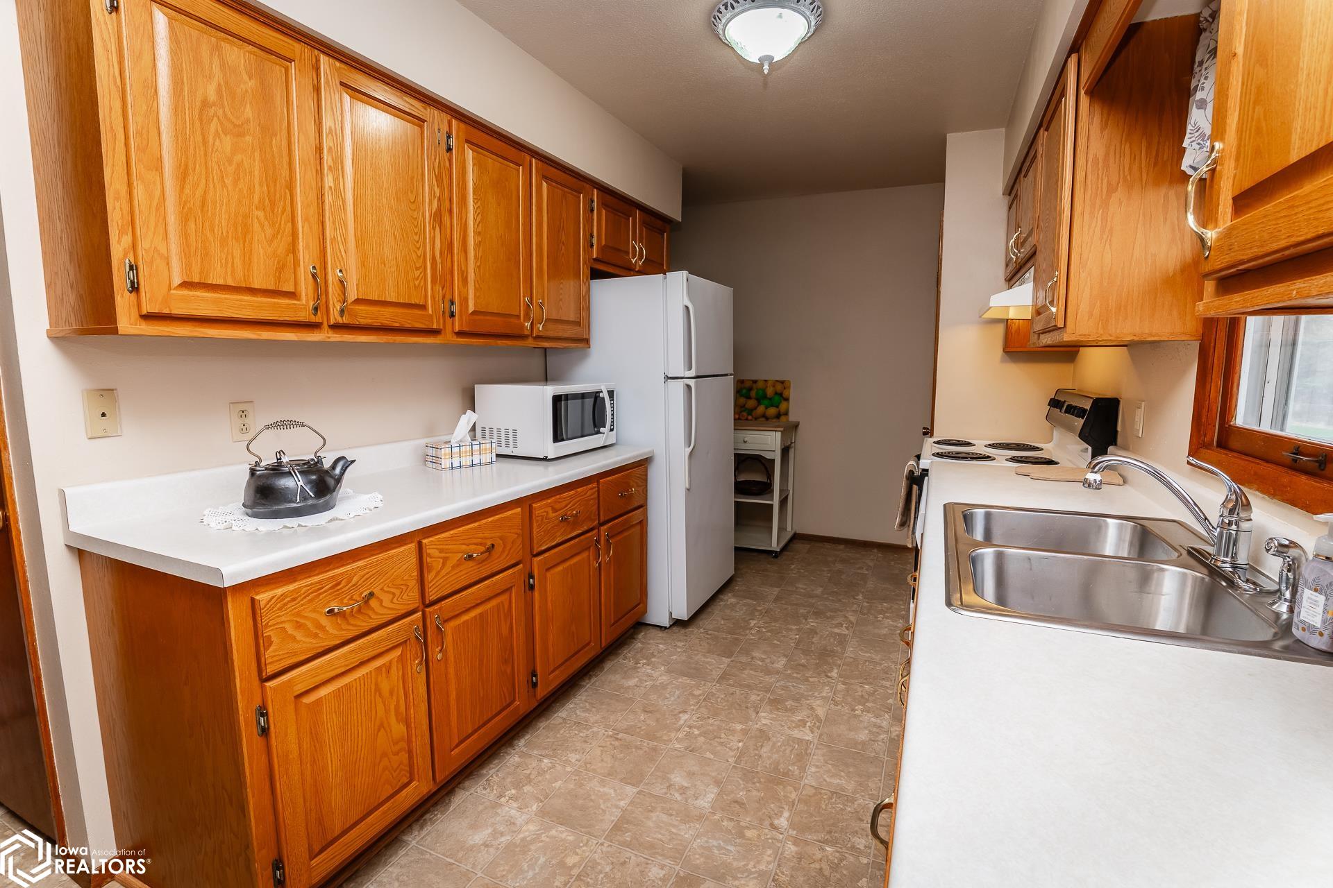 705 Arlington Drive, Marshalltown, Iowa image 4