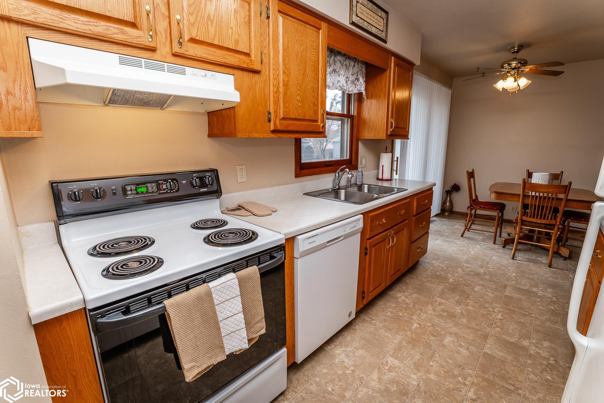 705 Arlington Drive, Marshalltown, Iowa image 6