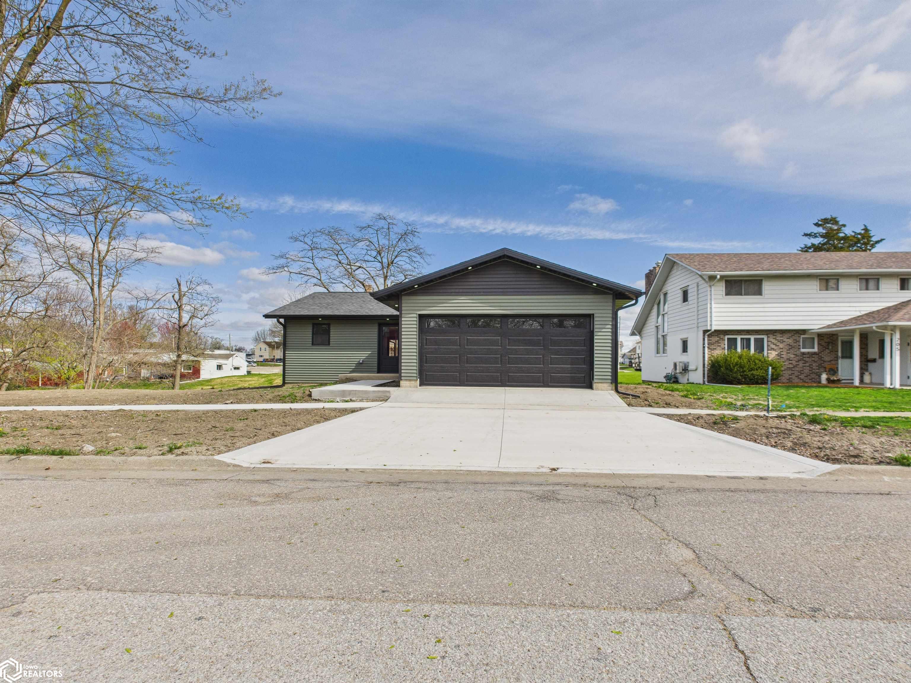 209 Washington Avenue, Albia, Iowa image 2