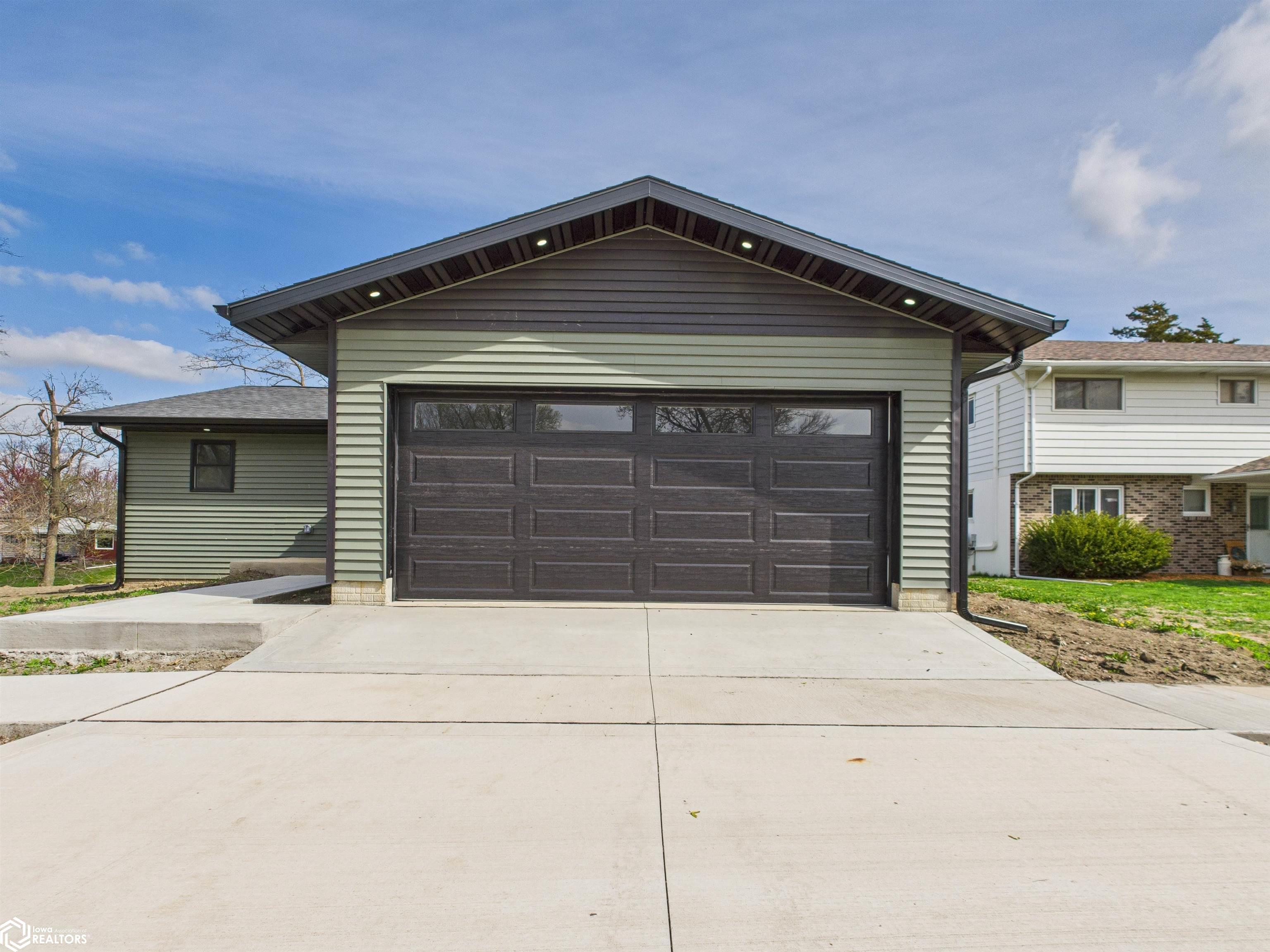 209 Washington Avenue, Albia, Iowa image 3