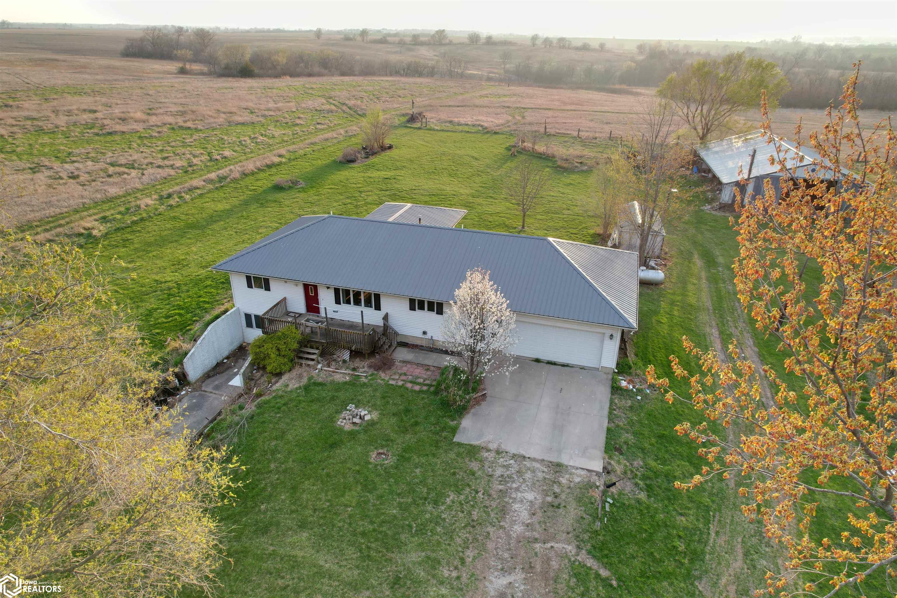 3301 Elba Avenue, Eddyville, Iowa image 3