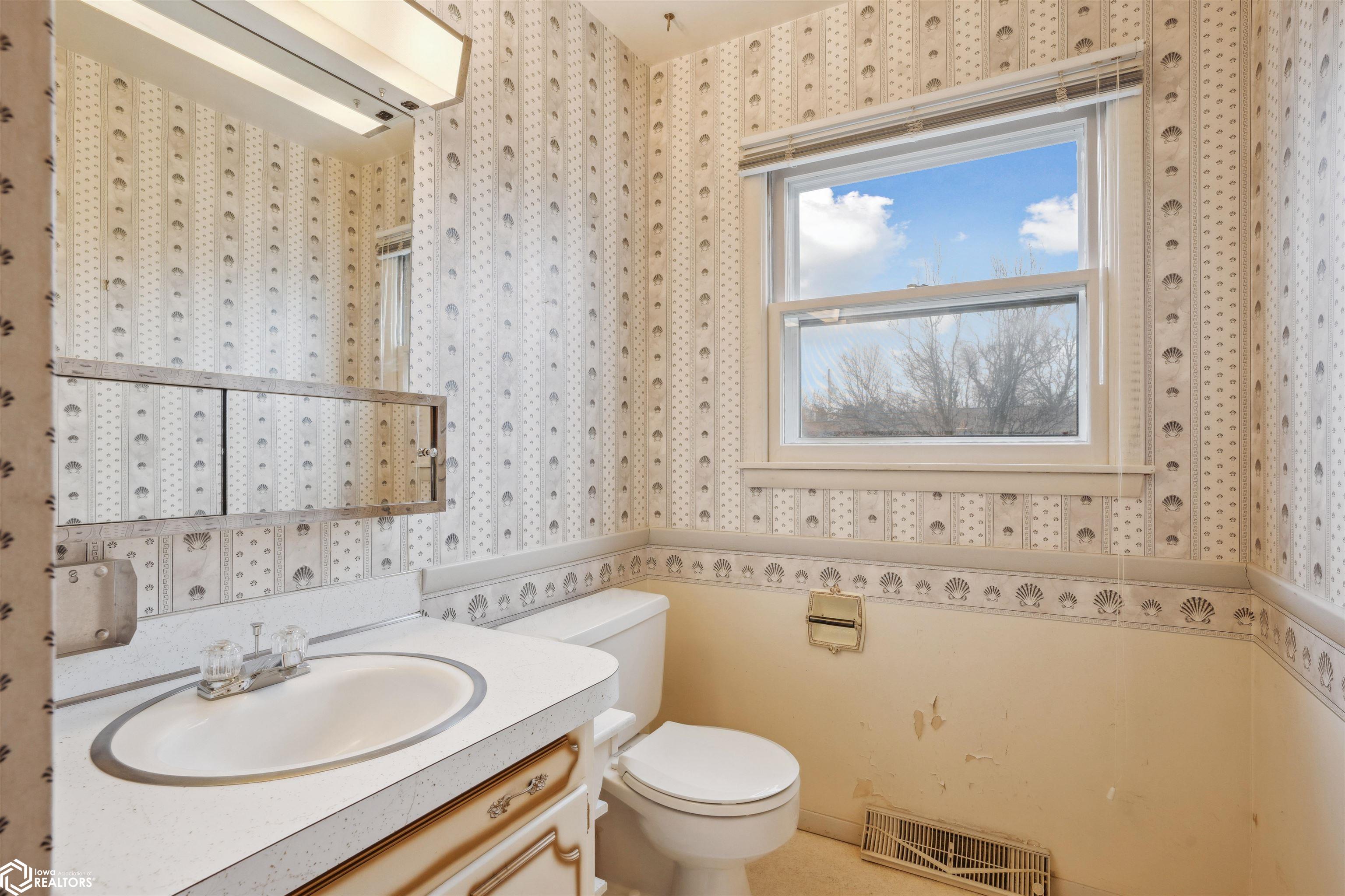 123 Glendale Drive, Burlington, Iowa image 13