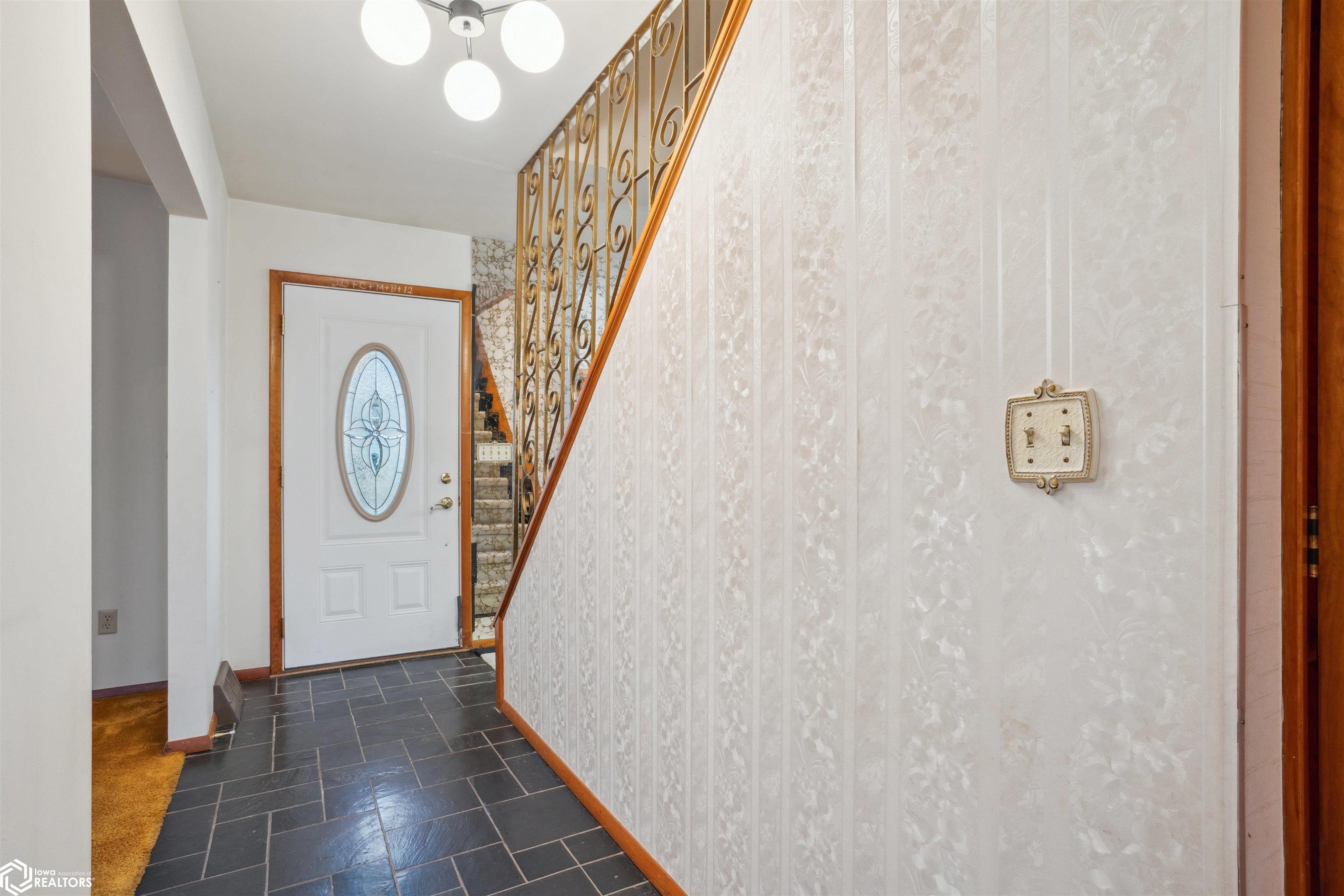 123 Glendale Drive, Burlington, Iowa image 3