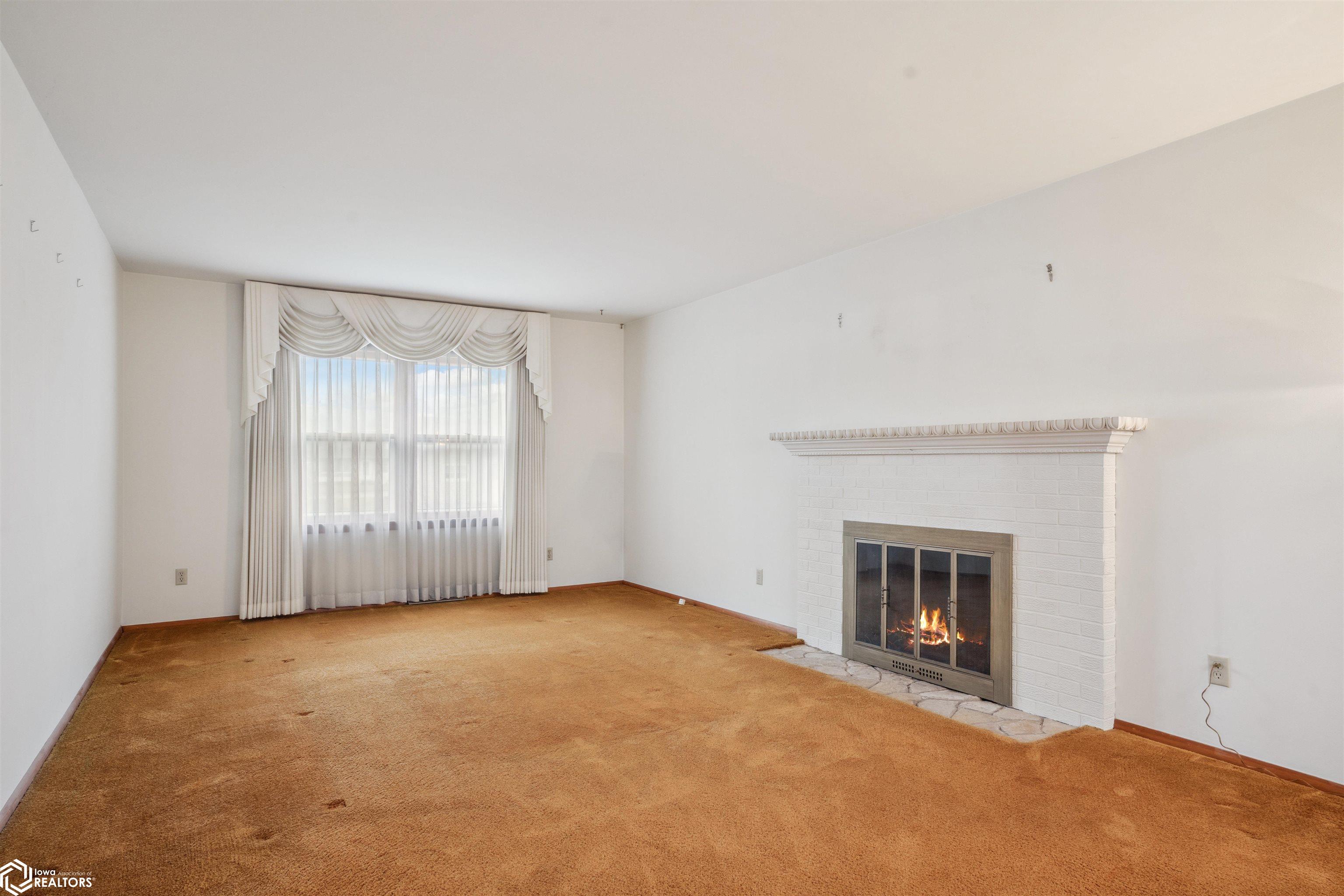 123 Glendale Drive, Burlington, Iowa image 4